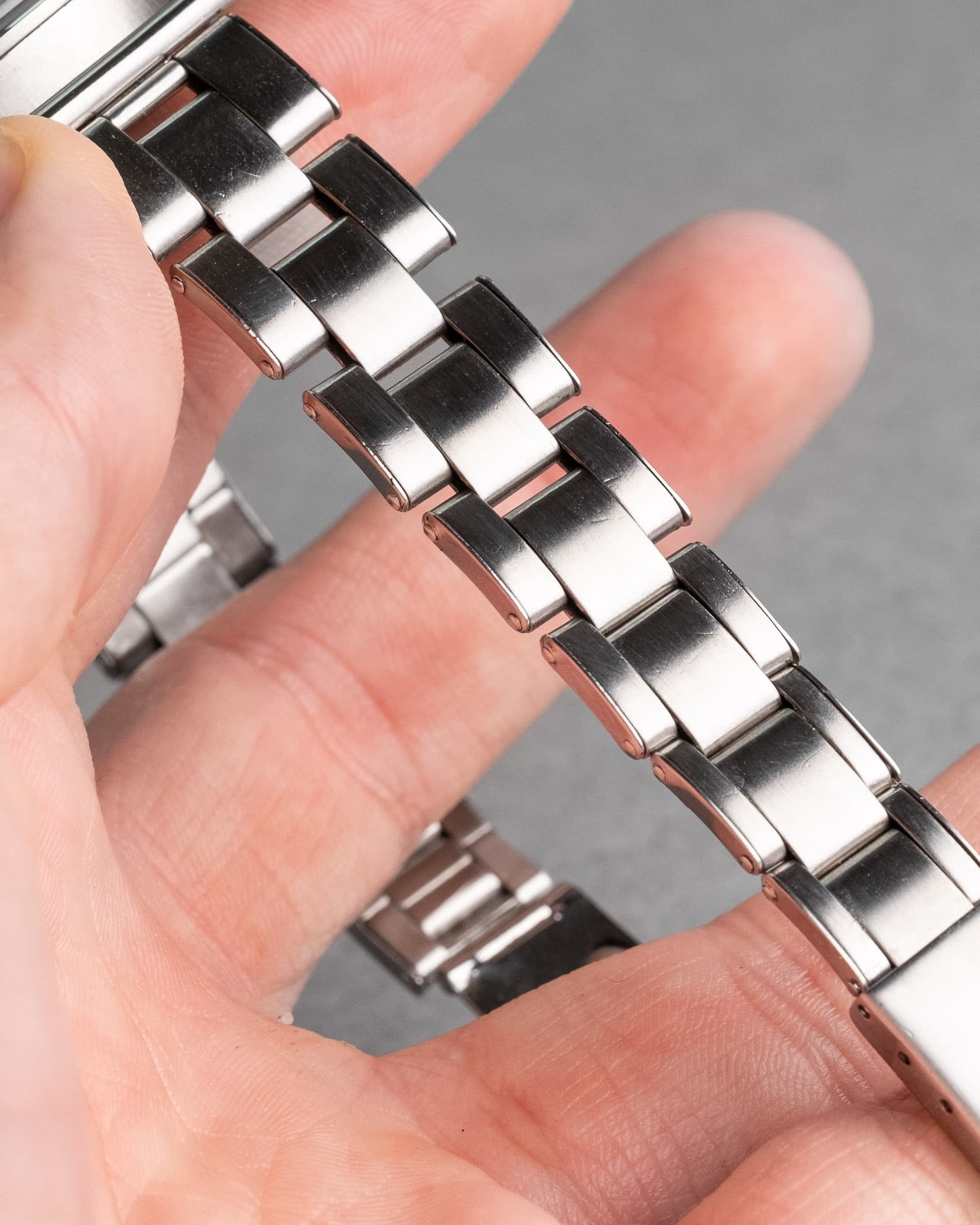 L8YQ Tudor Prince Oysterdate réf. 7914 de 1957 – Cadran nid d'abeille et date roulette - Feature