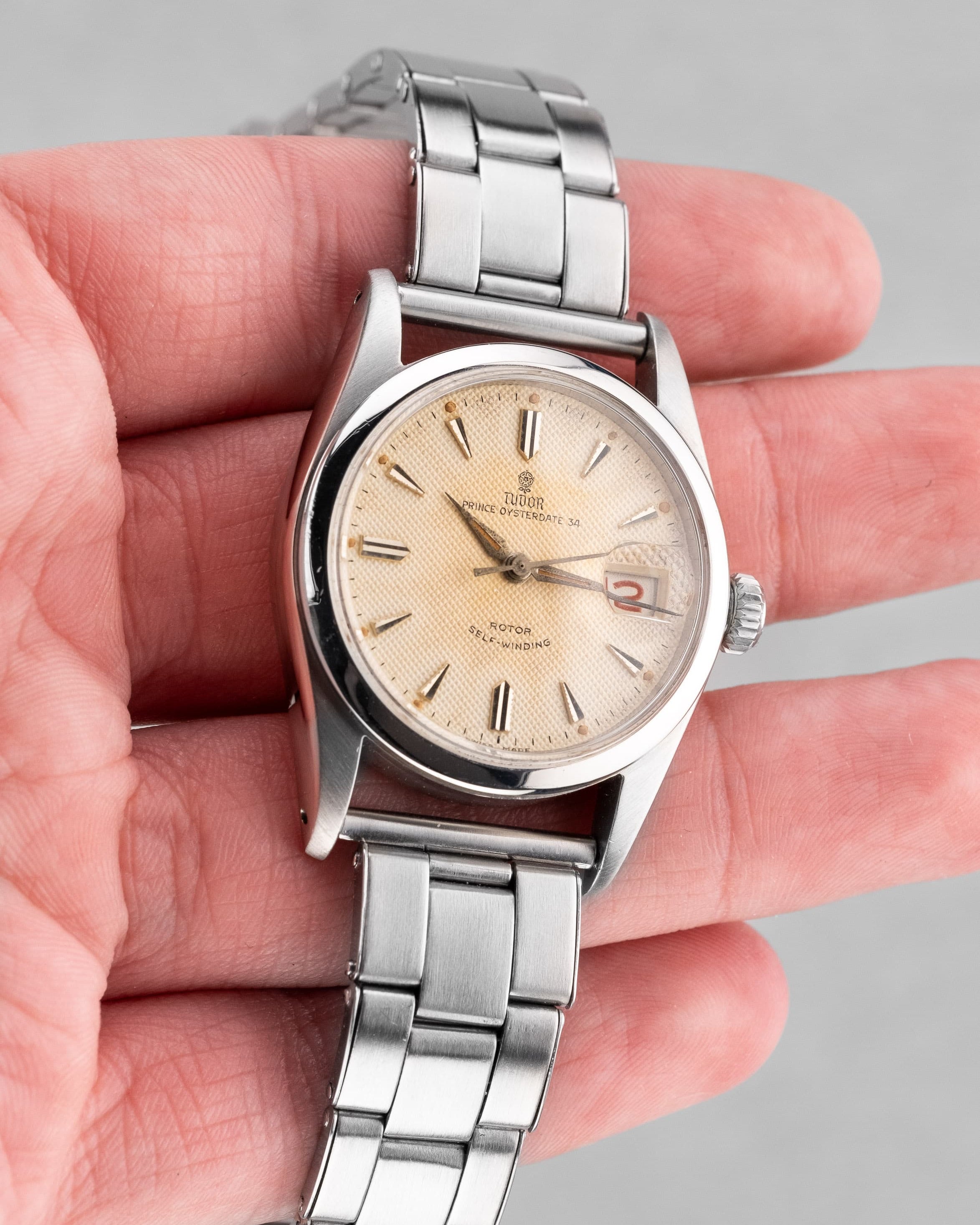 L8YQ Tudor Prince Oysterdate réf. 7914 de 1957 – Cadran nid d'abeille et date roulette - Lifestyle