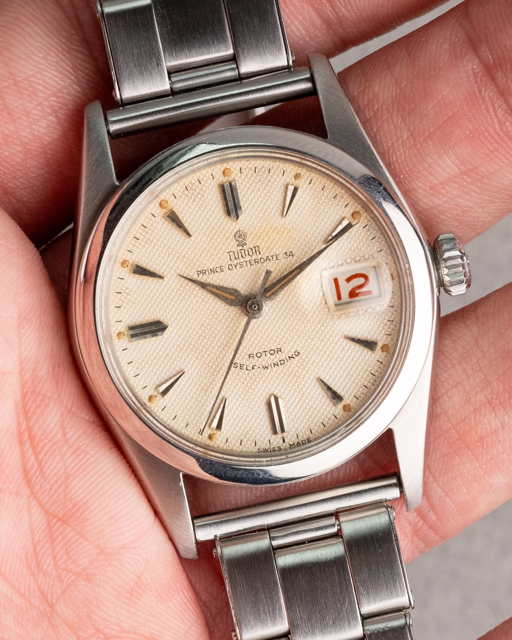 L8YQ Tudor Prince Oysterdate réf. 7914 de 1957 – Cadran nid d'abeille et date roulette - Lifestyle