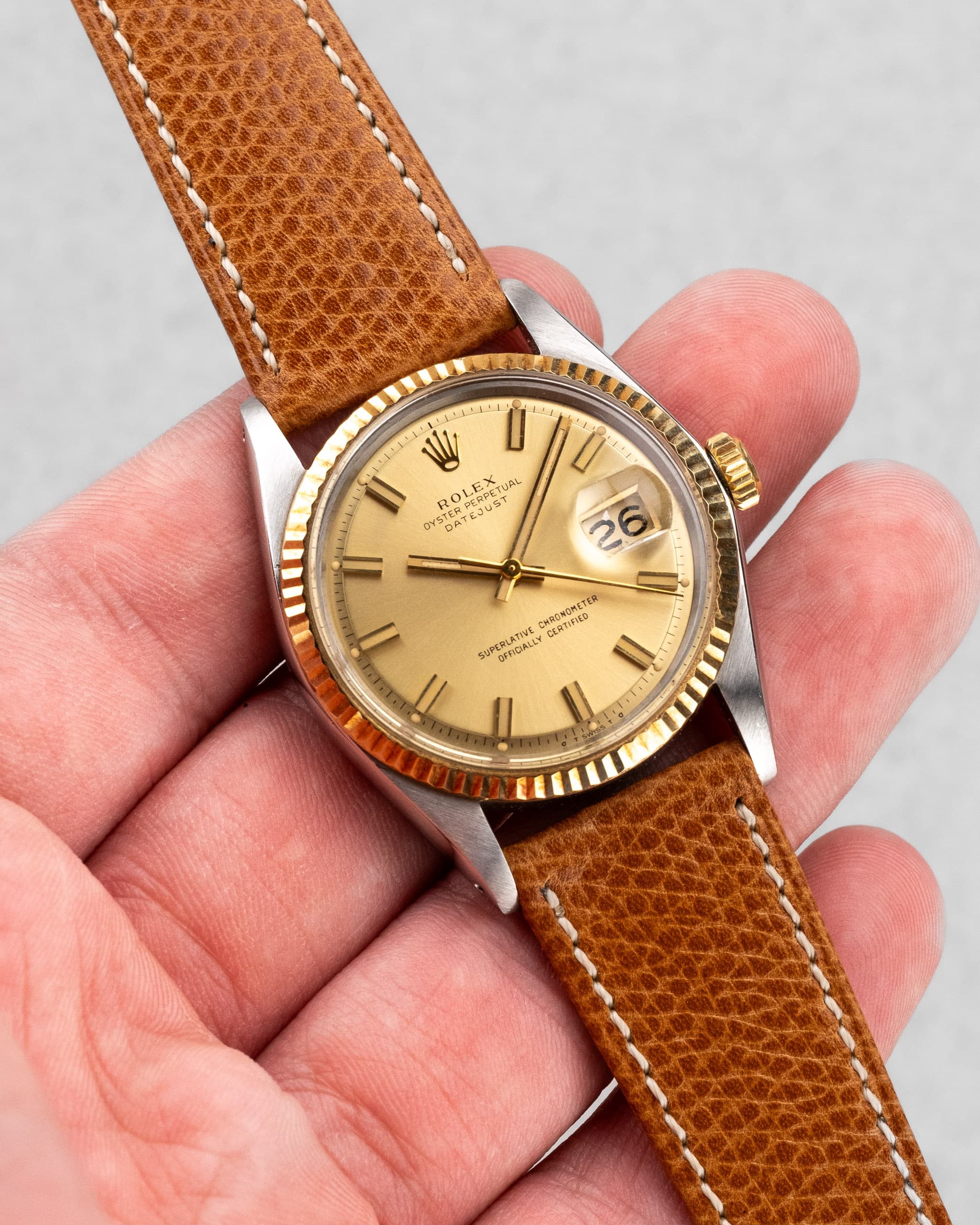 LT2H Rolex Datejust 1601 « Champagne Wide Boy Sigma » de 1974 en or et acier - Lifestyle