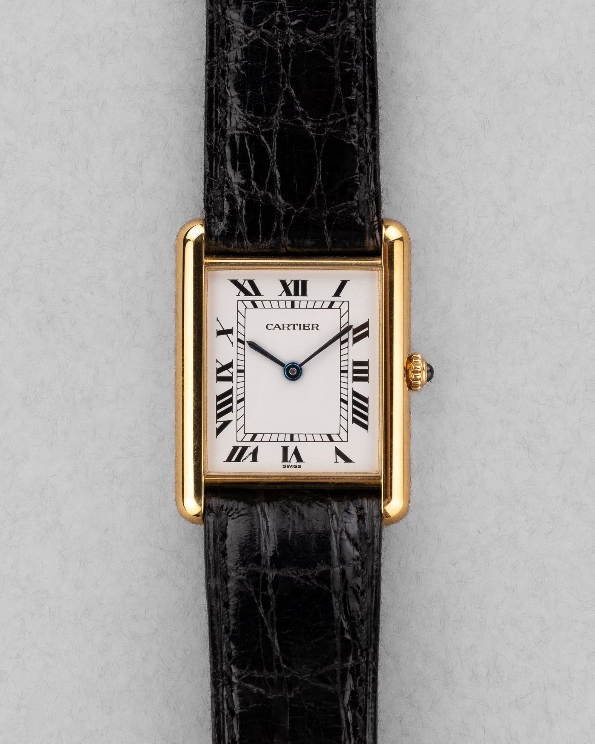 LY4T-dm Cartier Tank Louis réf. M2000 en or jaune, circa 1990 – Parfait état - Front