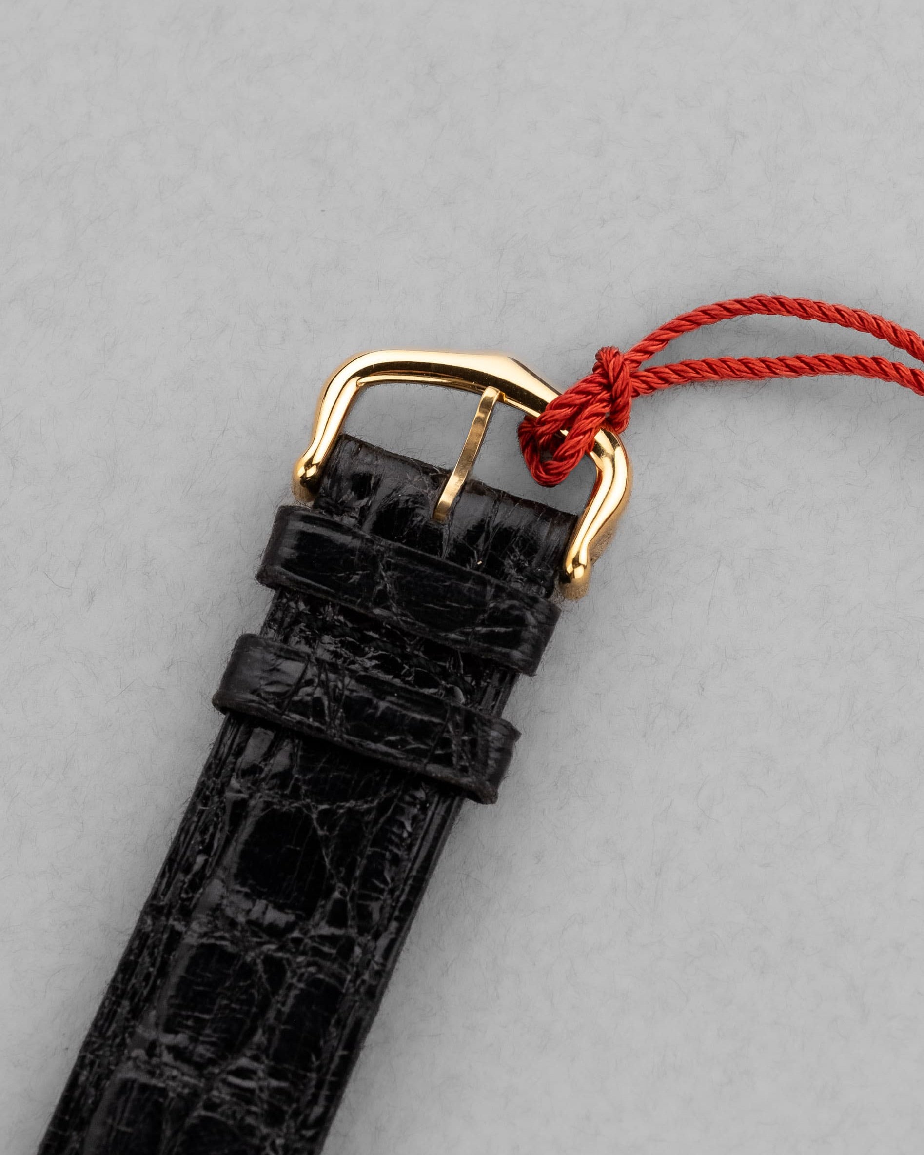 LY4T-uf Cartier Tank Louis réf. M2000 en or jaune, circa 1990 – Parfait état - Buckle Outside