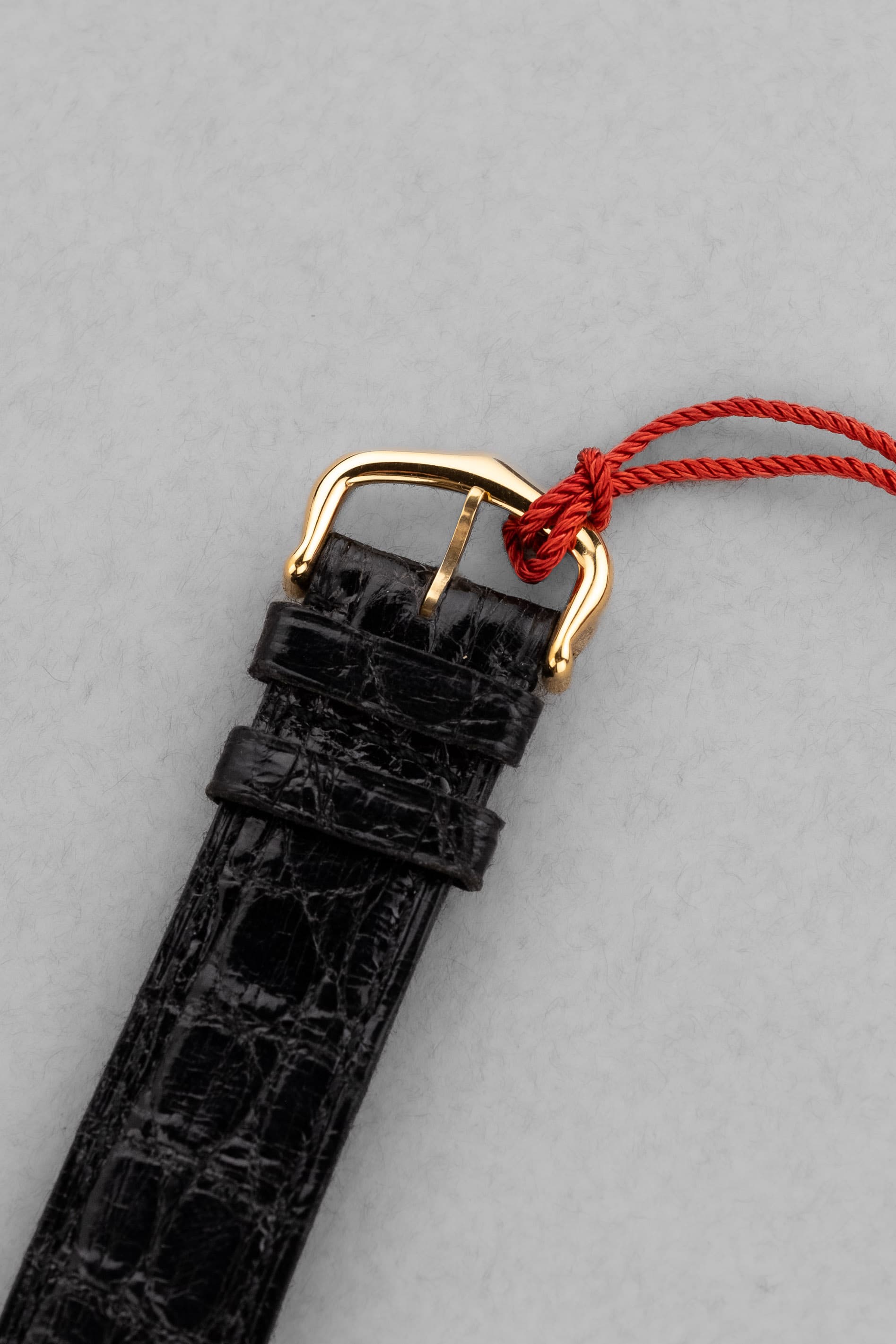 LY4T-uf Cartier Tank Louis réf. M2000 en or jaune, circa 1990 – Parfait état - Buckle Outside