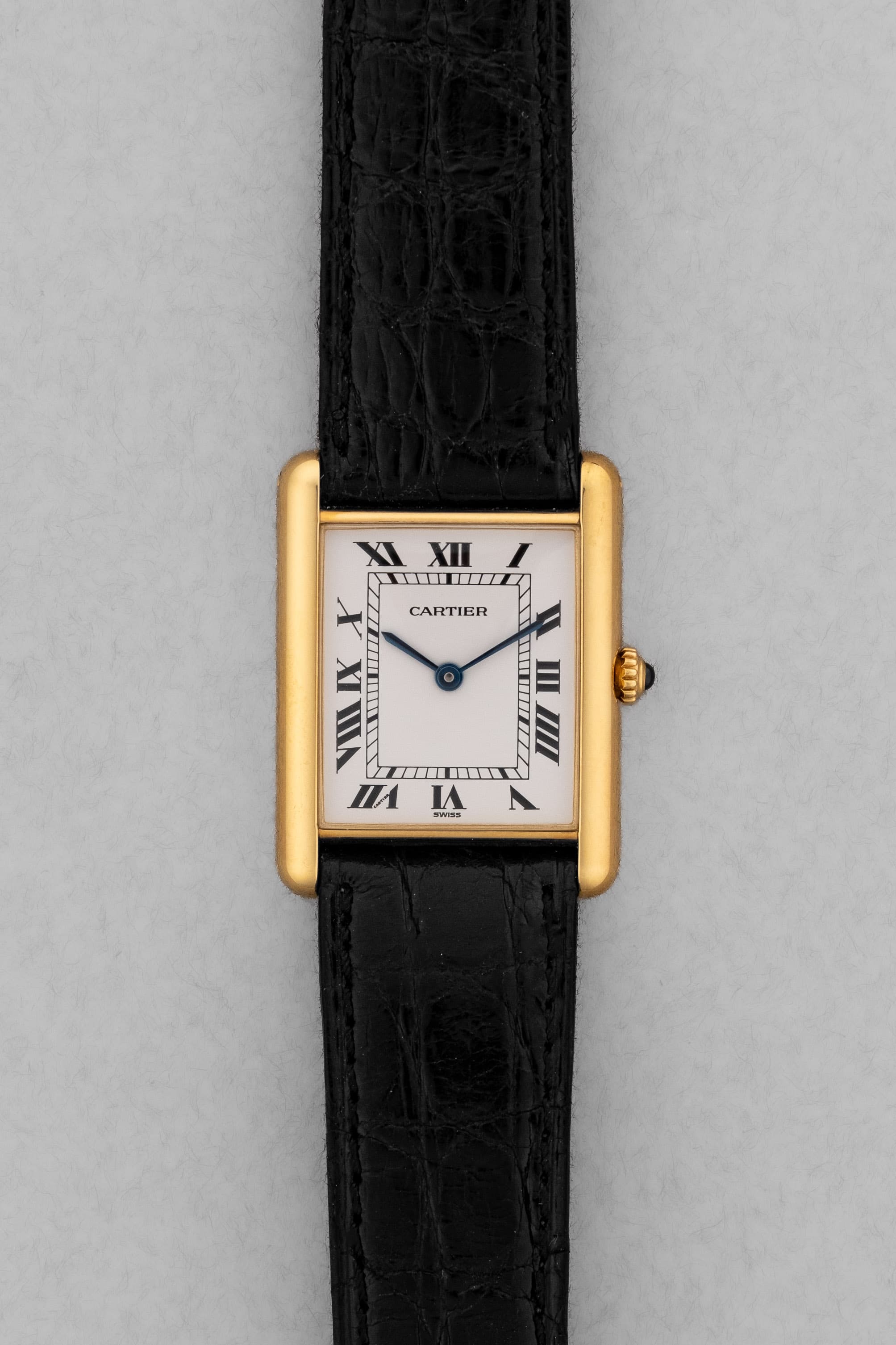 LY4T-up Cartier Tank Louis réf. M2000 en or jaune, circa 1990 – Parfait état - Front