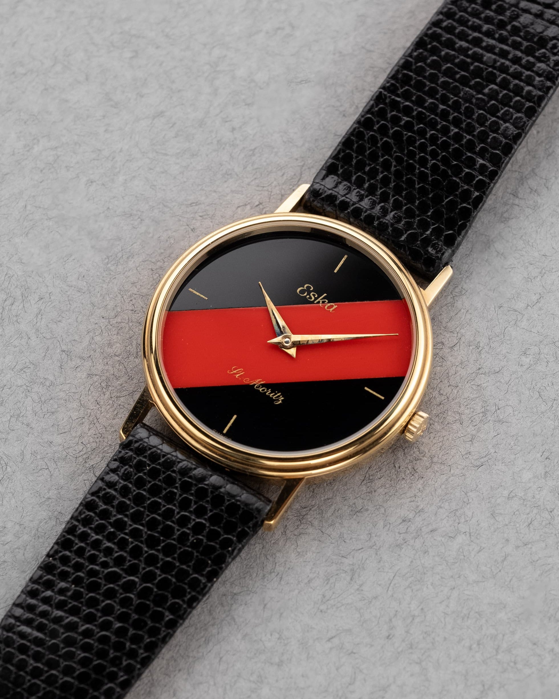 LZ7J Eska St. Moritz 10-136 – Prototype NOS en onyx et jaspe rouge - Three Quarters