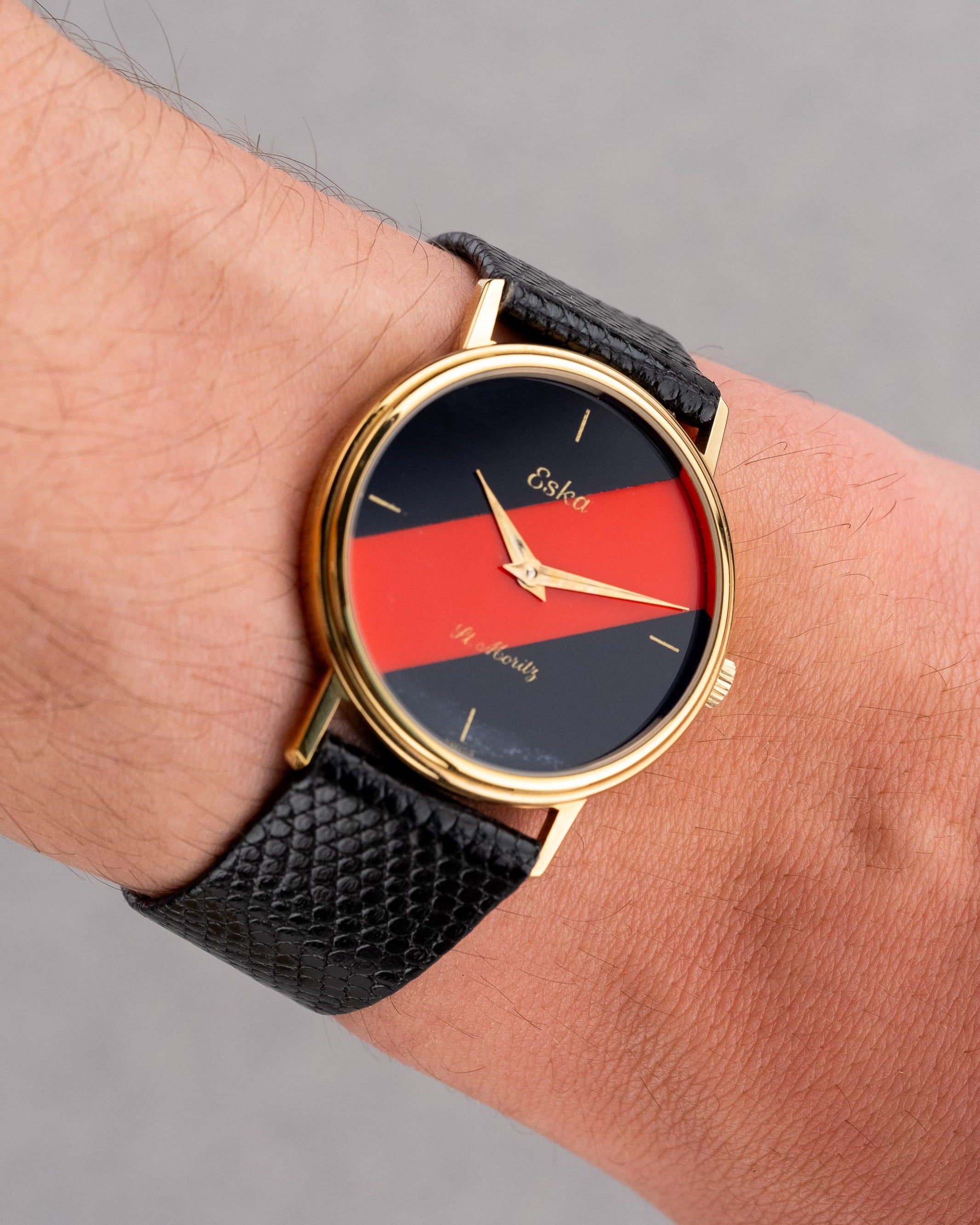 LZ7J Eska St. Moritz 10-136 – Prototype NOS en onyx et jaspe rouge - Wristshot