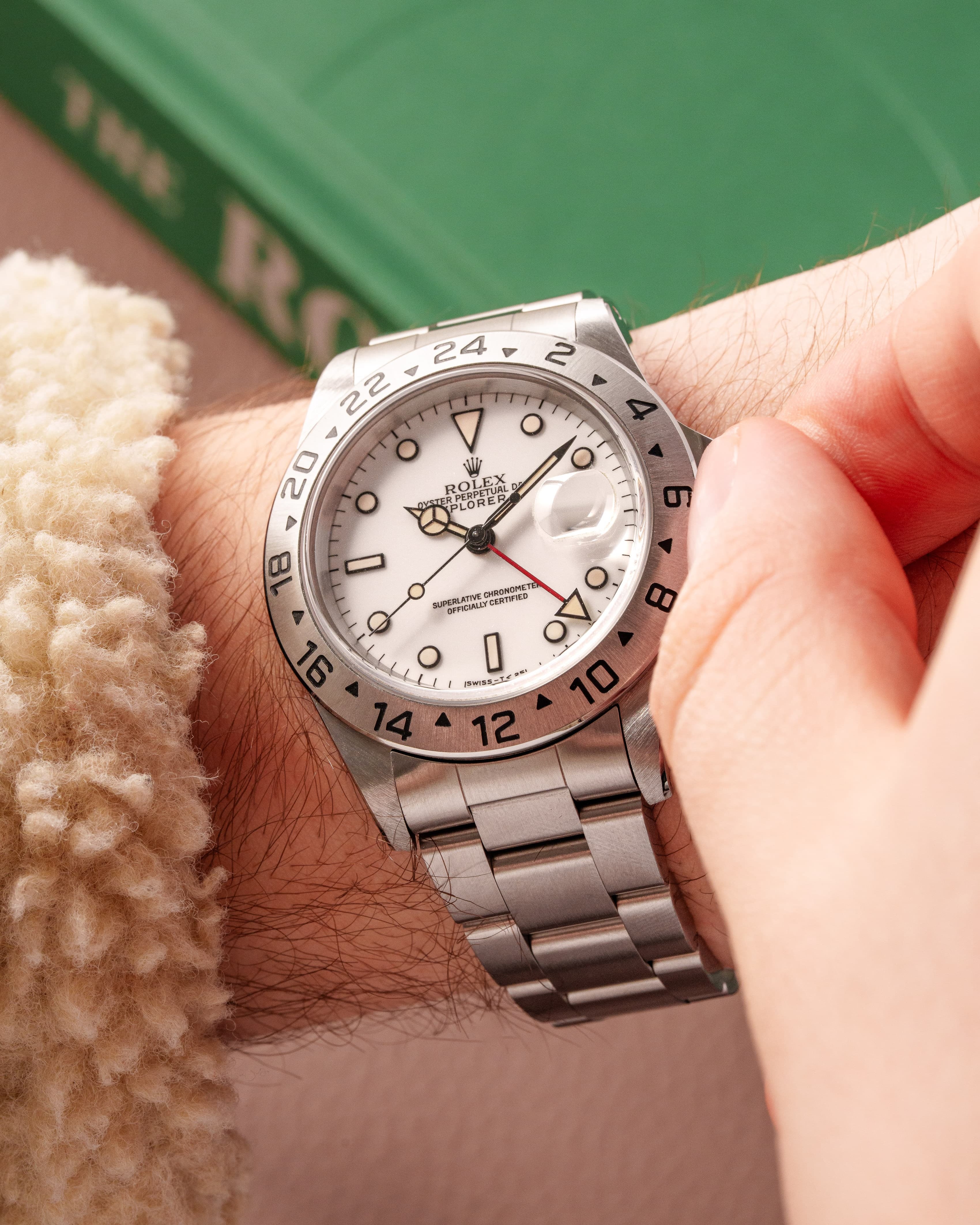 MAAR Rolex Explorer II réf. 16570 de 1997 — Cadran blanc & Tritium patiné - Wristshot