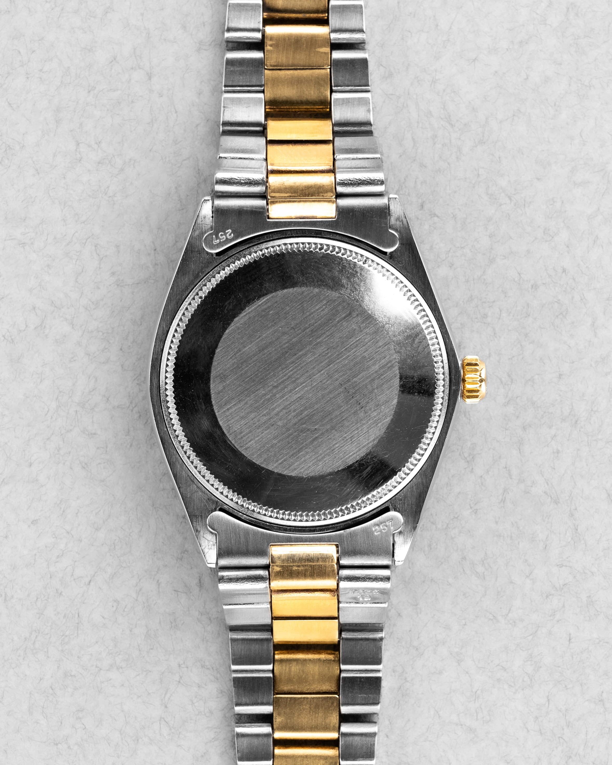 MAPY Rolex Oyster Perpetual réf. 1002 de 1969 en or jaune et acier – Superbe cadran Mosaïque/Shantung Taupe - Back