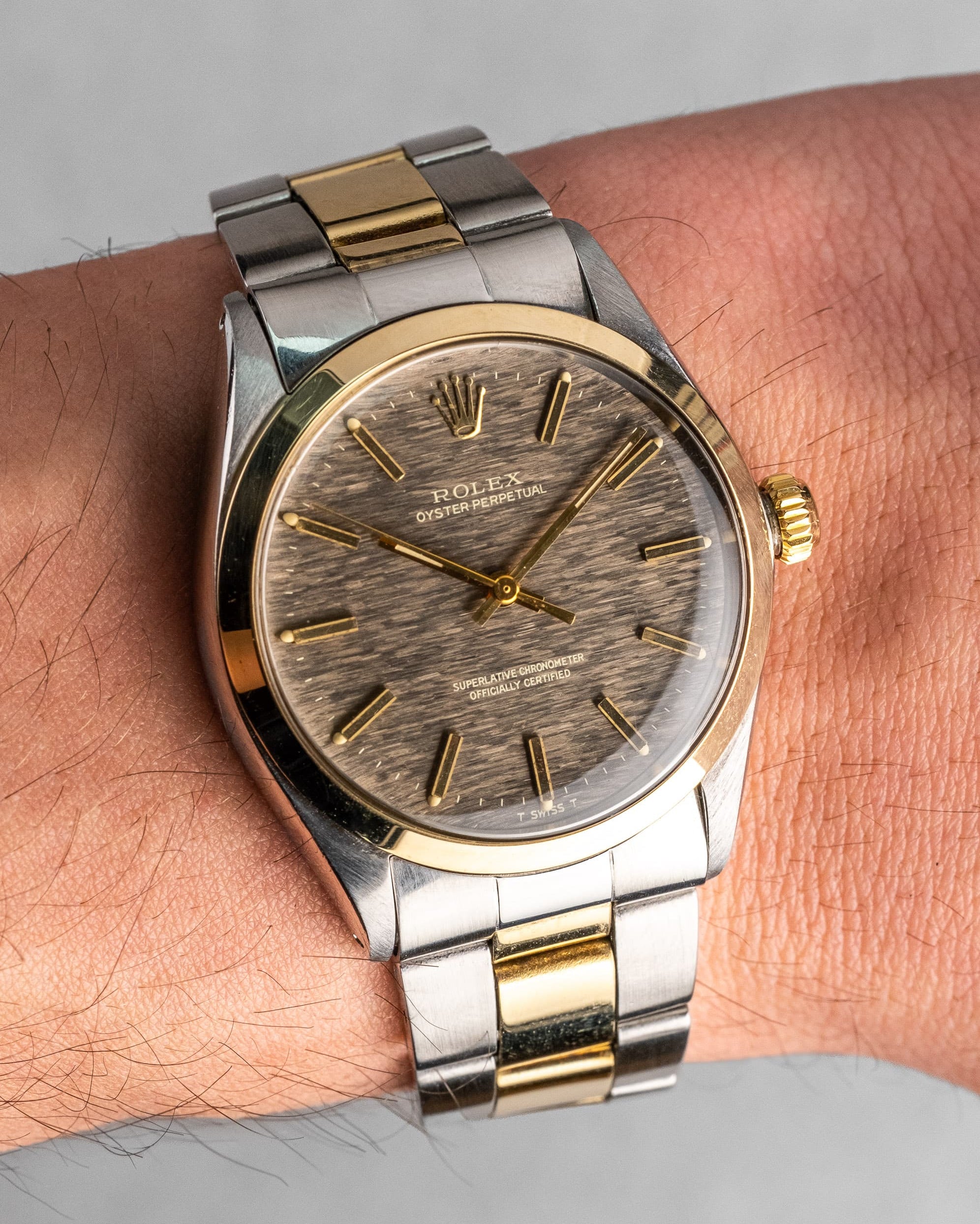 MAPY Rolex Oyster Perpetual réf. 1002 de 1969 en or jaune et acier – Superbe cadran Mosaïque/Shantung Taupe - Wristshot