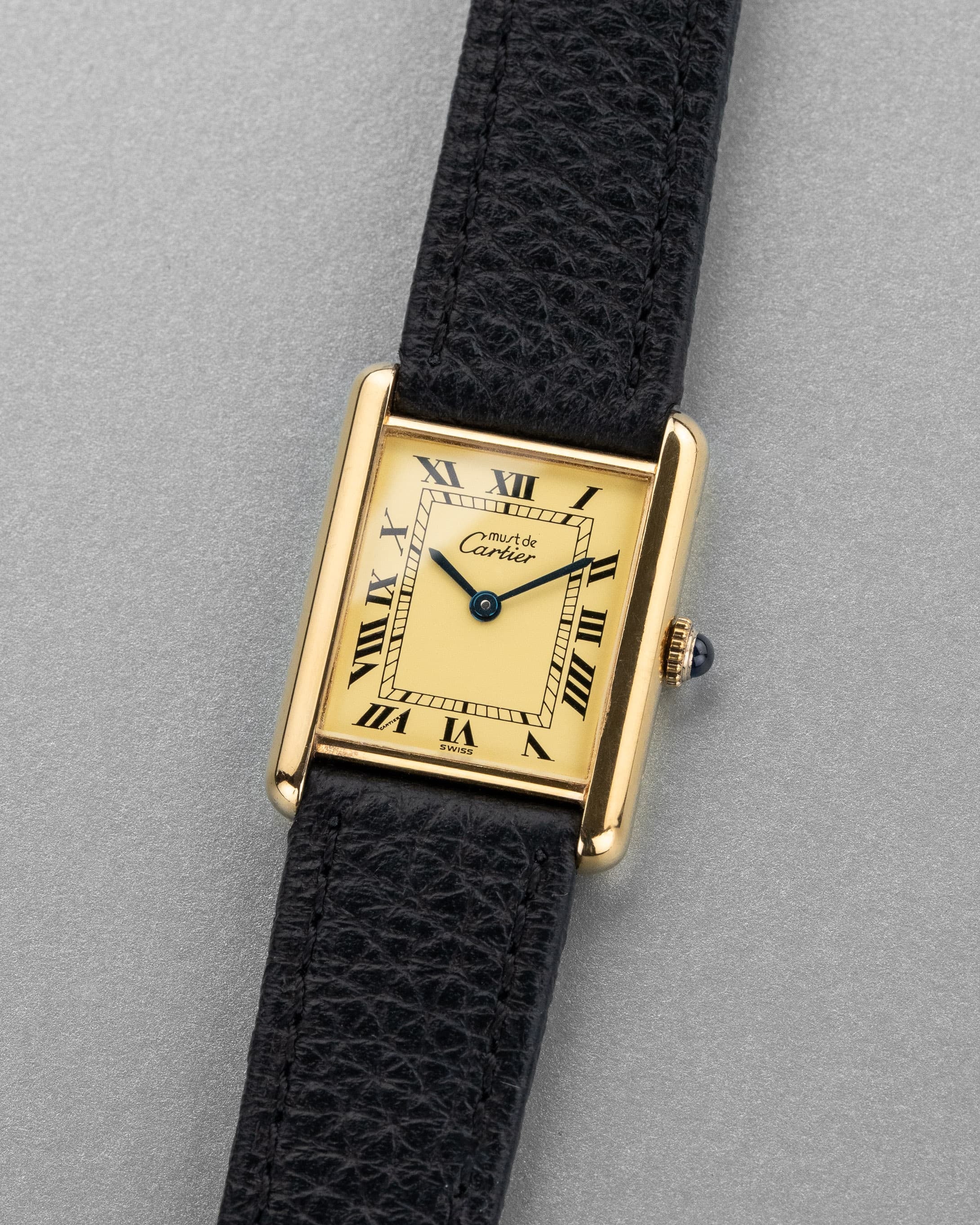 MCAW Cartier Tank Must Mécanique GM 6 «Cream/Ivory Roman Dial», circa 1980 - Tre quarti
