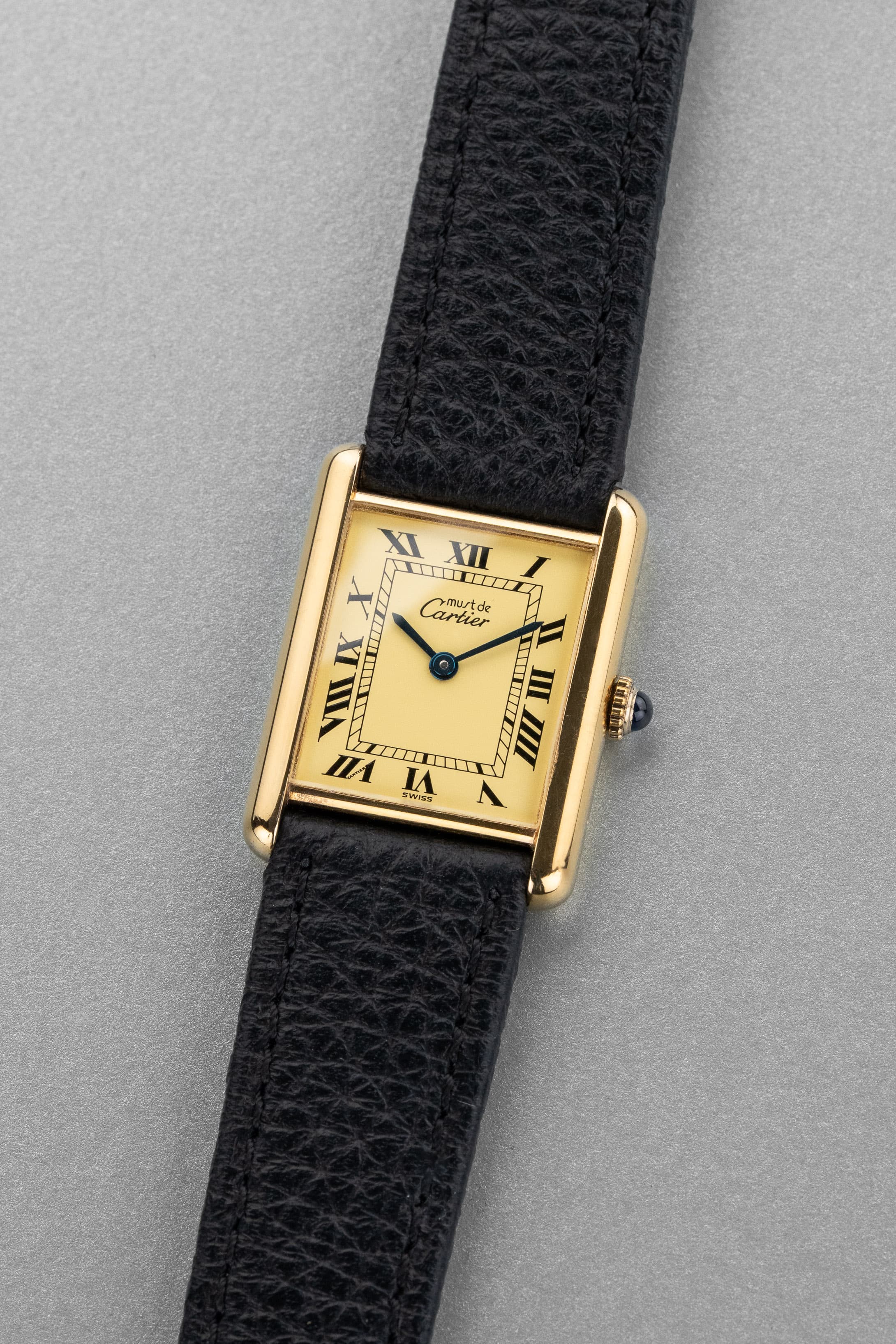 MCAW Cartier Tank Must Mécanique GM 6 «Cream/Ivory Roman Dial», circa 1980 - Tre quarti