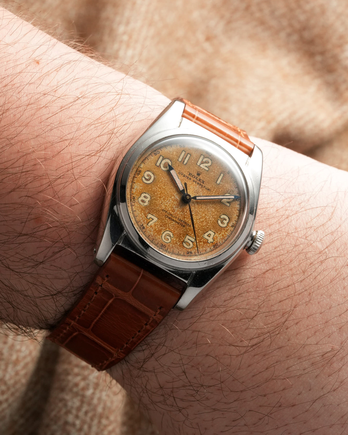 MDLZ Rolex « Bubble Back » réf. 5050 en acier de 1948 – Cadran « Crème Brûlée » Radium Burn - Wristshot