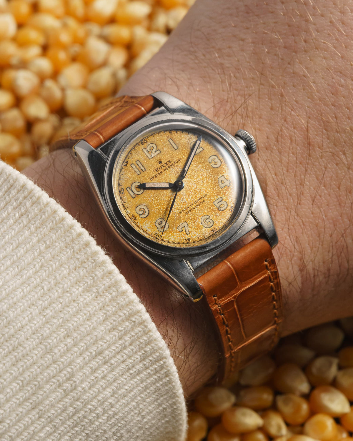 MDLZ Rolex « Bubble Back » réf. 5050 en acier de 1948 – Cadran « Crème Brûlée » Radium Burn - Wristshot