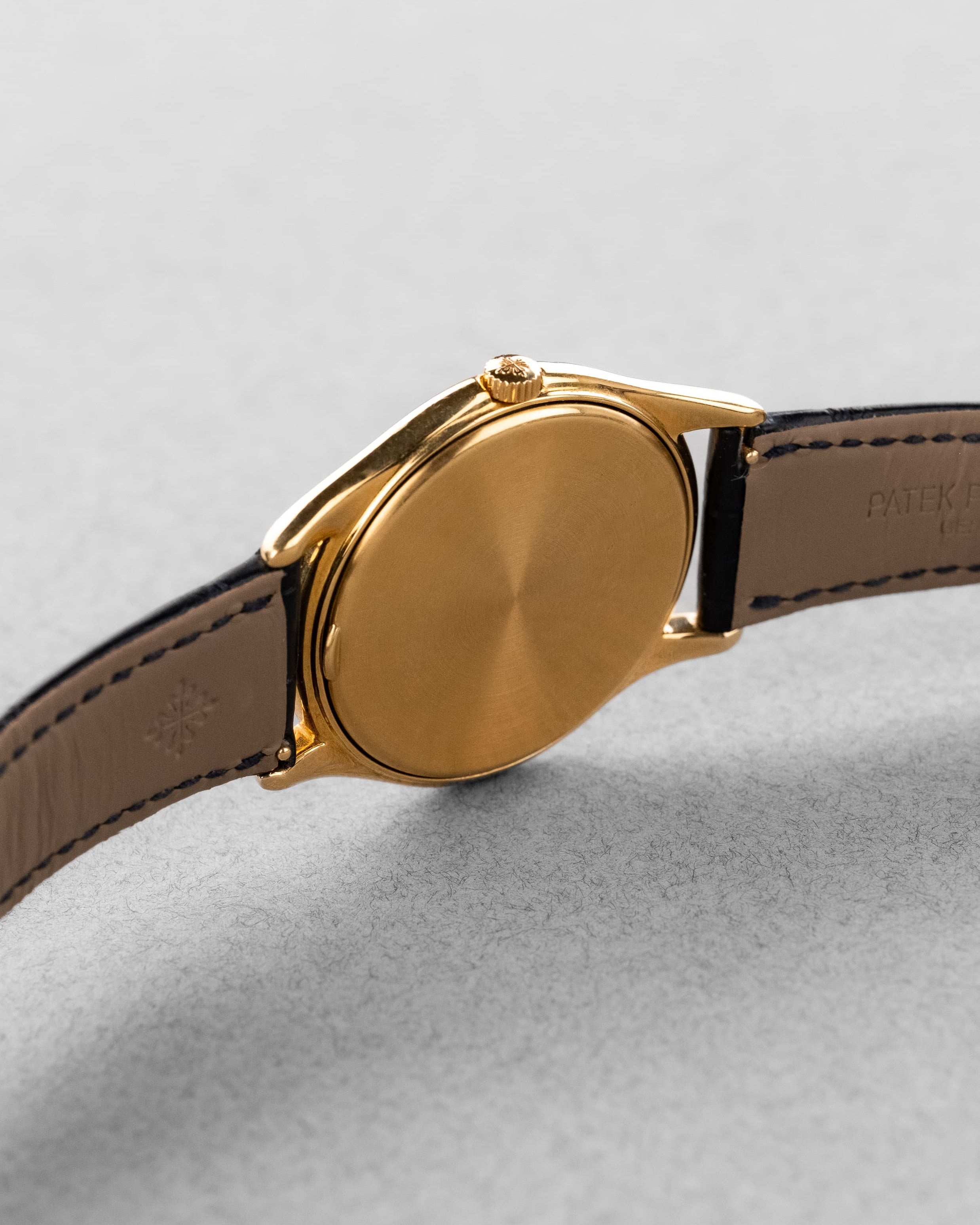 MEFM Rarissime et Exceptionnel Quantième Perpétuel Patek Philippe réf. 3940J « Doré Dial » de 1988 – Full Set - Back