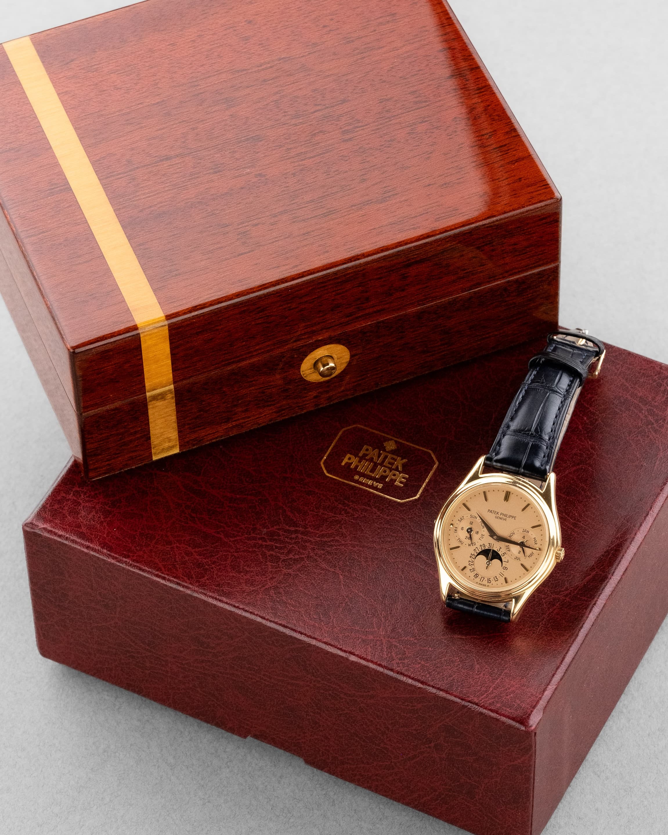 MEFM Rarissime et Exceptionnel Quantième Perpétuel Patek Philippe réf. 3940J « Doré Dial » de 1988 – Full Set - Box