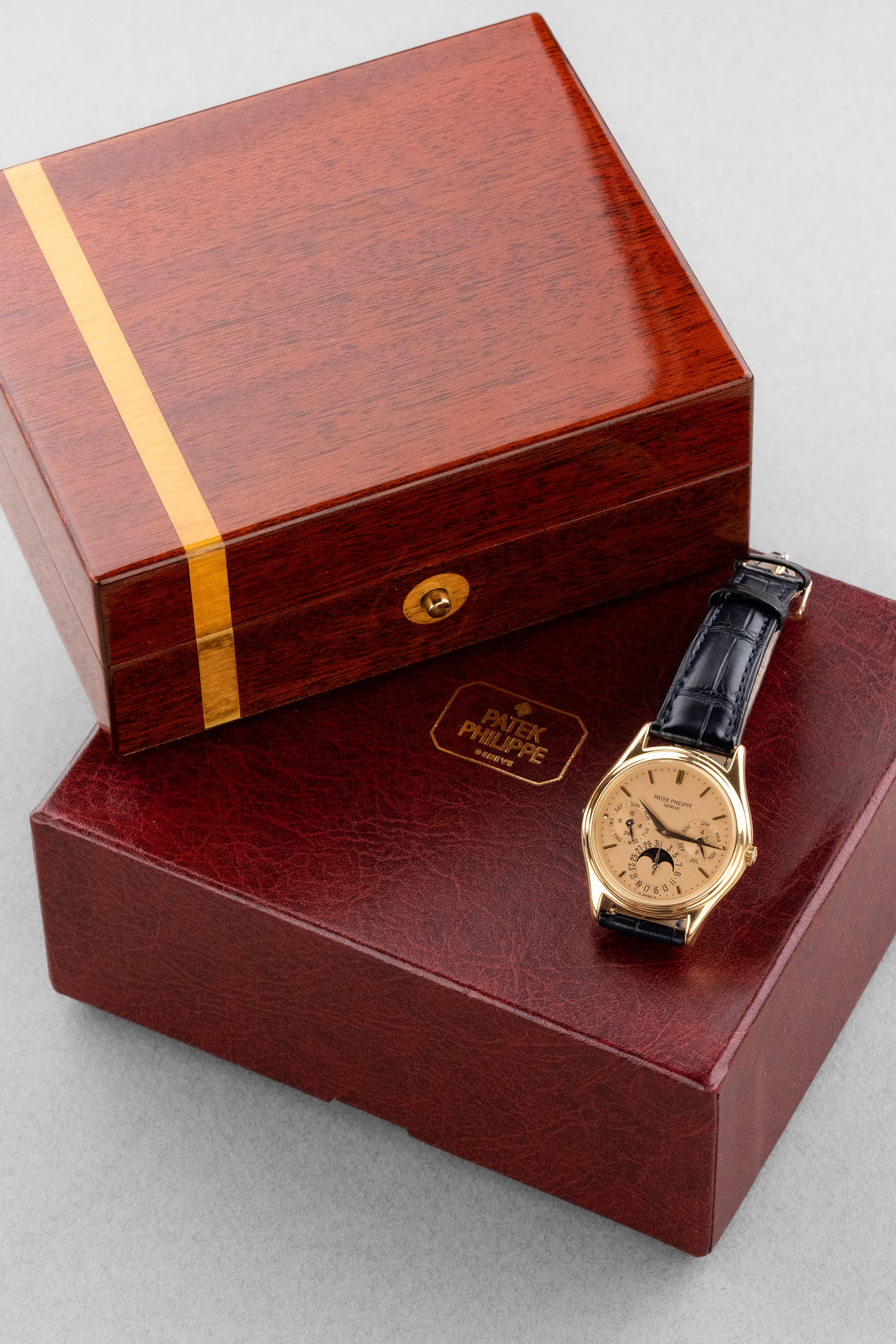MEFM 極為罕見且非凡的 Patek Philippe 萬年曆 型號 3940J「Doré Dial」1988 年腕錶——Full Set - 錶盒