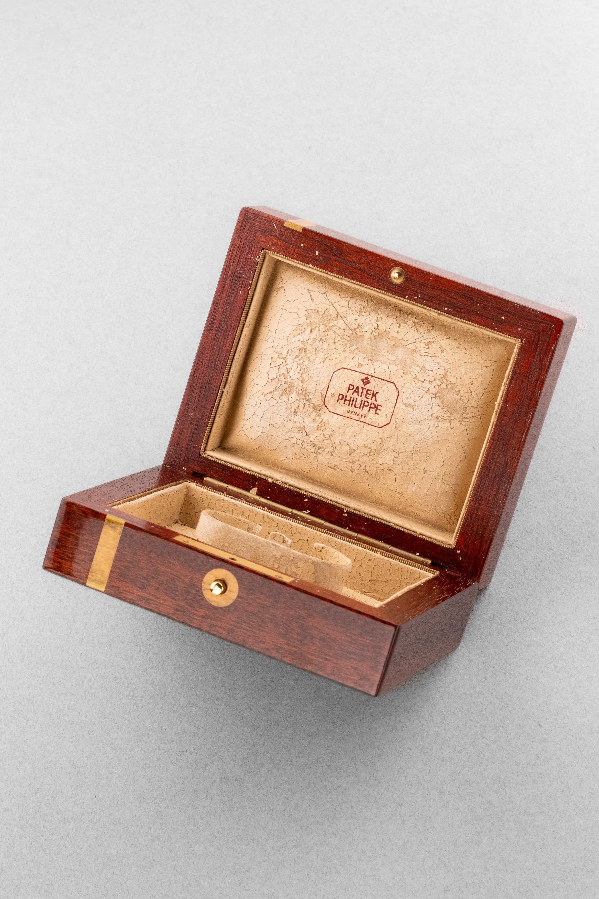 MEFM 極為罕見且非凡的 Patek Philippe 萬年曆 型號 3940J「Doré Dial」1988 年腕錶——Full Set - 錶盒
