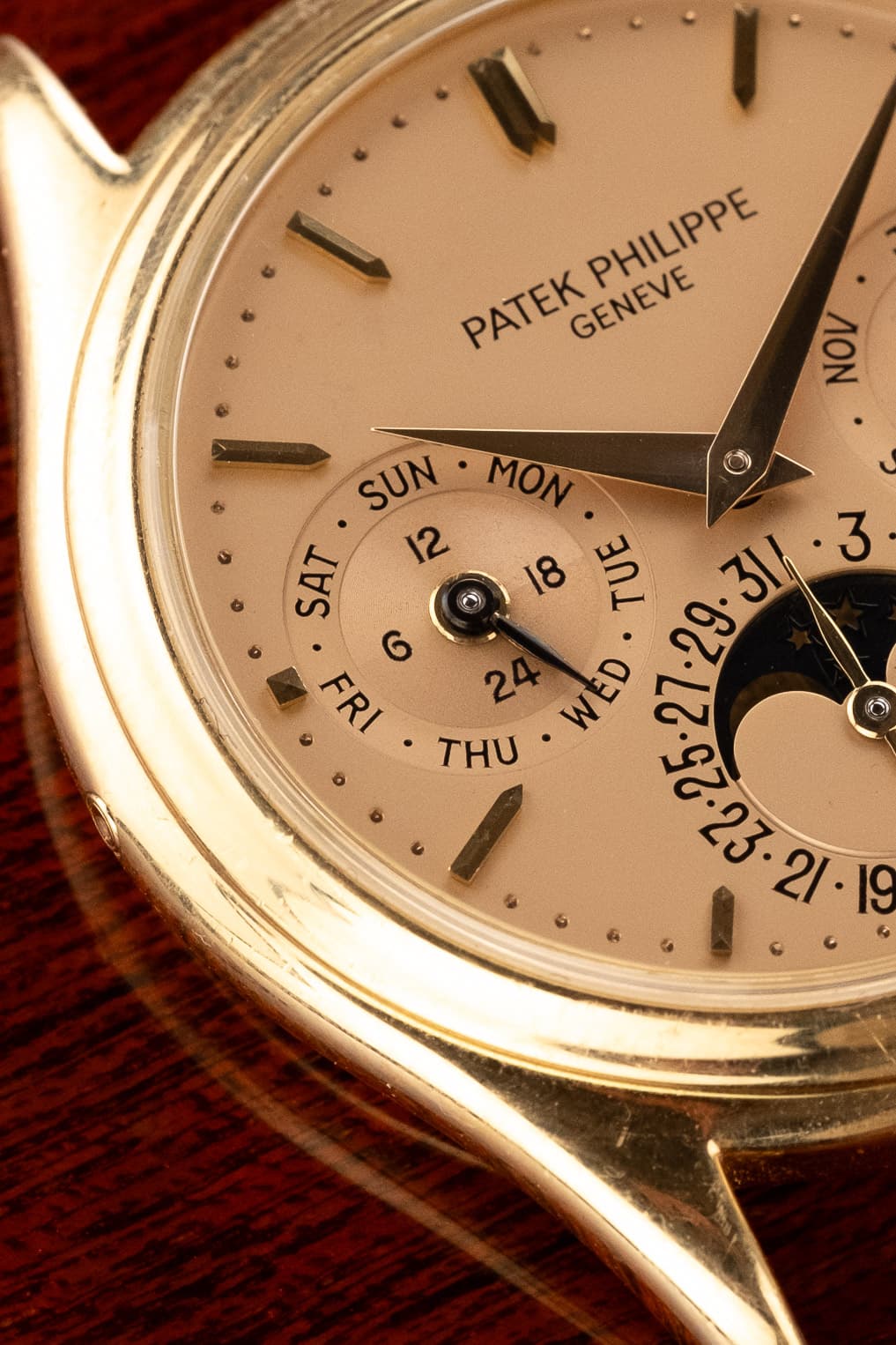 MEFM 極為罕見且非凡的 Patek Philippe 萬年曆 型號 3940J「Doré Dial」1988 年腕錶——Full Set - 錶盤