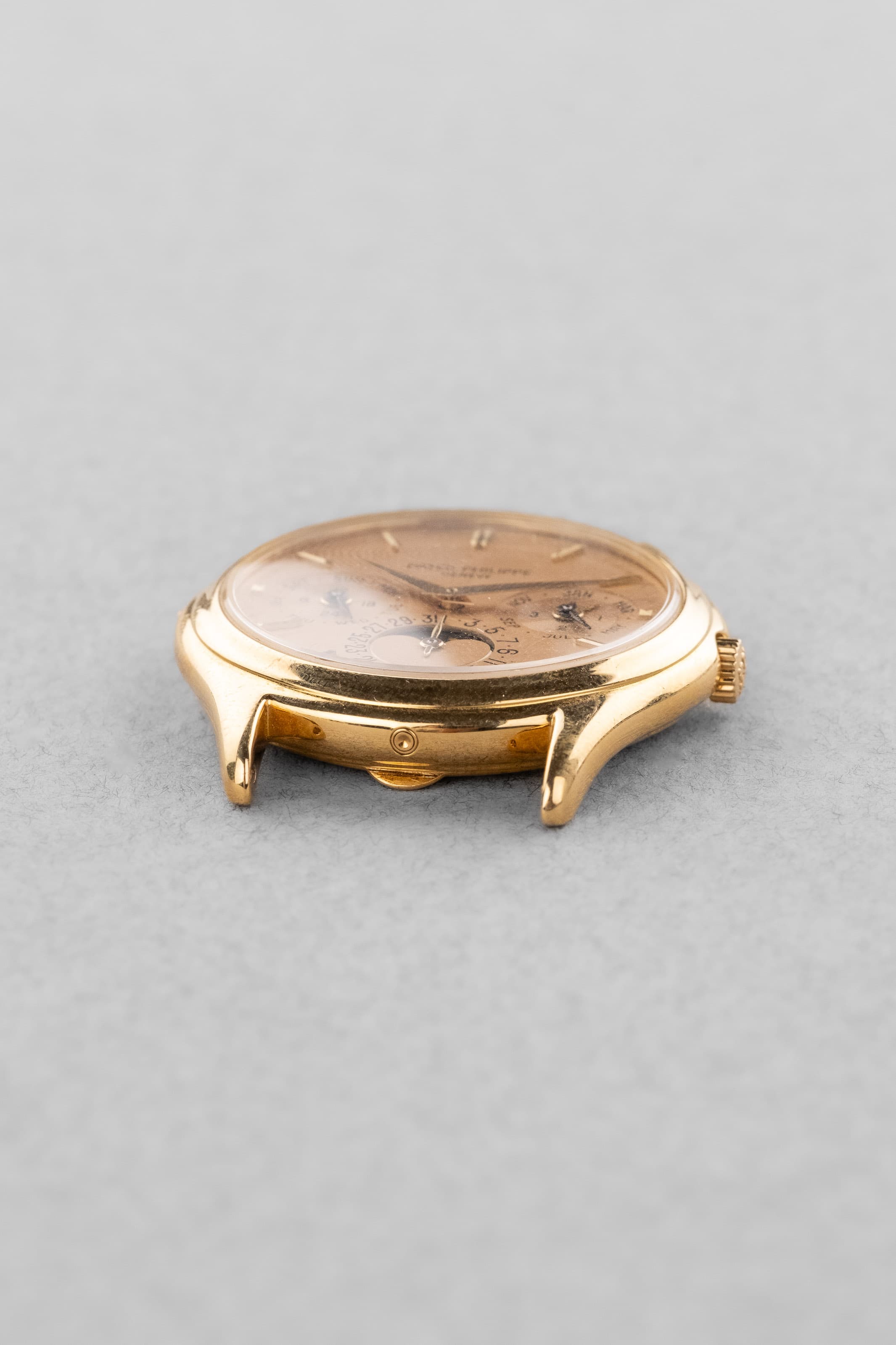 MEFM 極為罕見且非凡的 Patek Philippe 萬年曆 型號 3940J「Doré Dial」1988 年腕錶——Full Set - 特寫