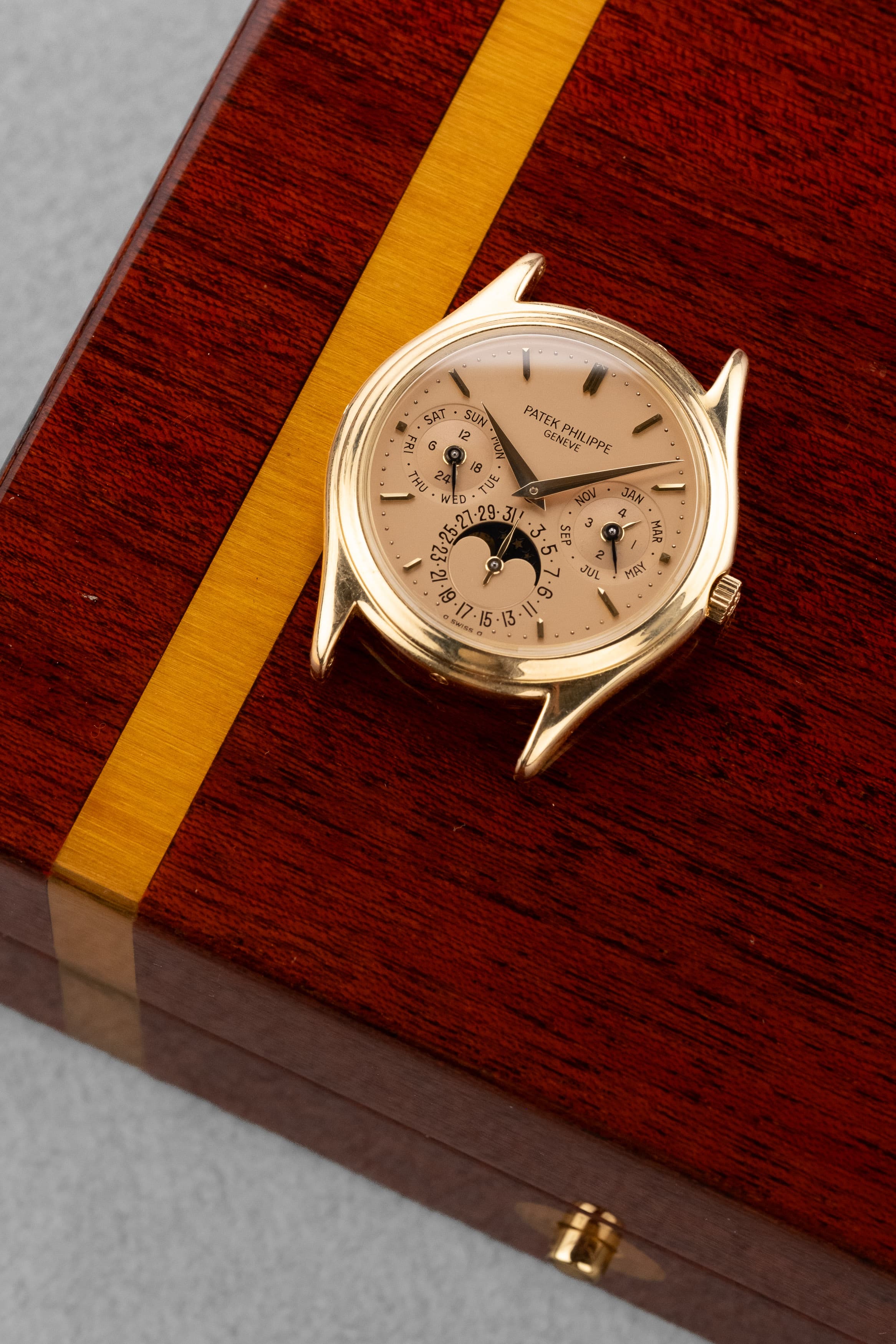 MEFM 極為罕見且非凡的 Patek Philippe 萬年曆 型號 3940J「Doré Dial」1988 年腕錶——Full Set - 整體圖
