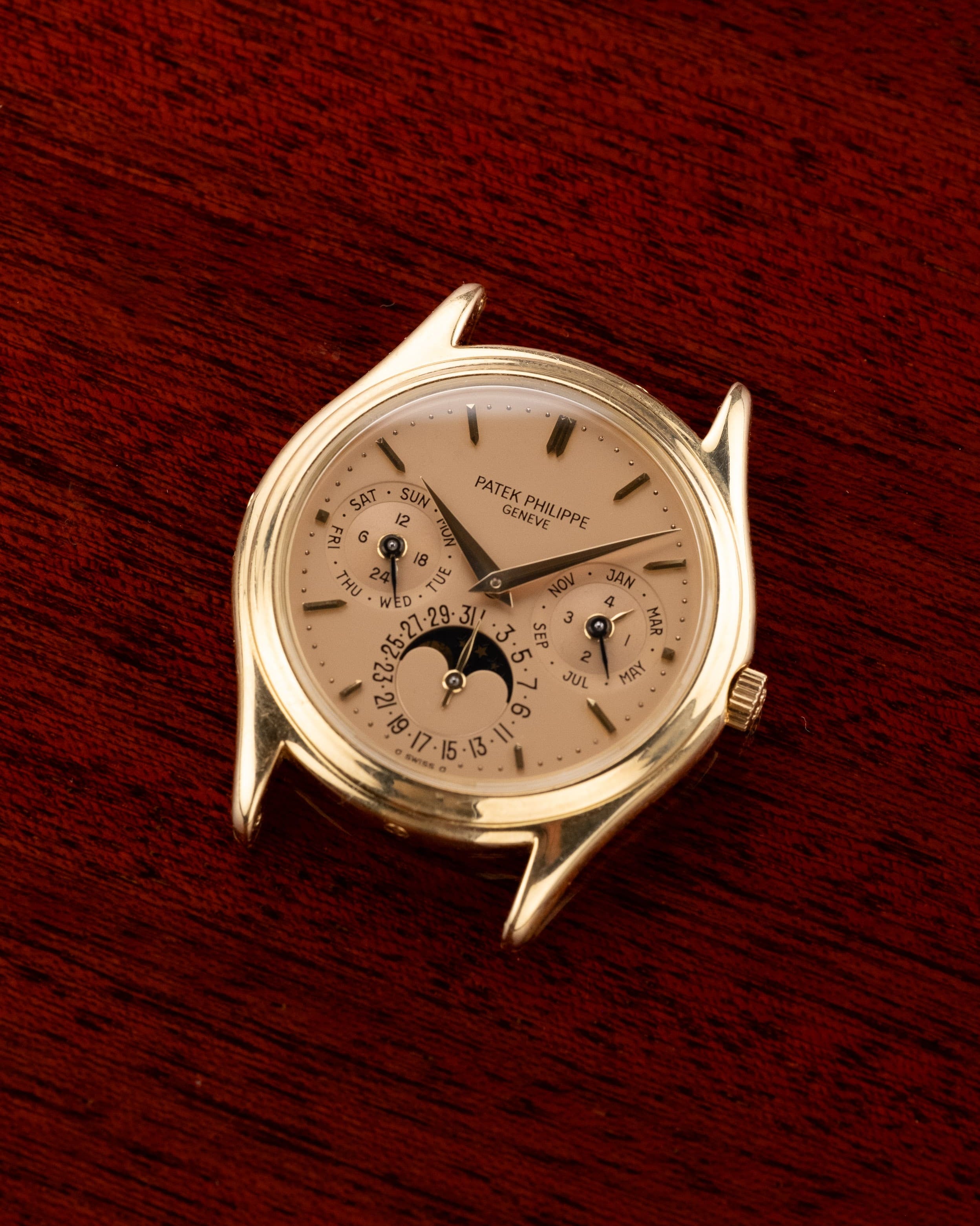 MEFM Rarissime et Exceptionnel Quantième Perpétuel Patek Philippe réf. 3940J « Doré Dial » de 1988 – Full Set - Overview