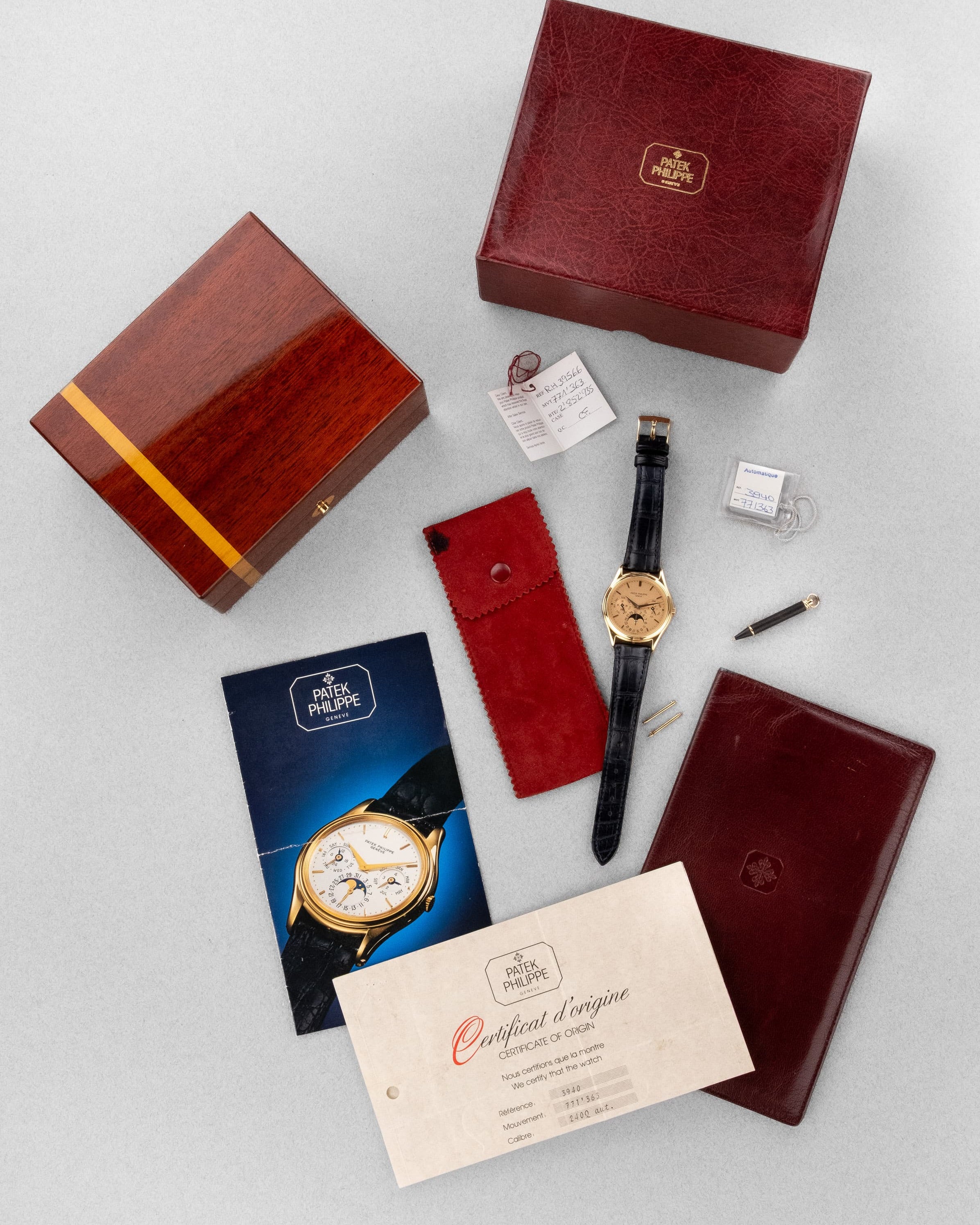 MEFM Rarissime et Exceptionnel Quantième Perpétuel Patek Philippe réf. 3940J « Doré Dial » de 1988 – Full Set - Set