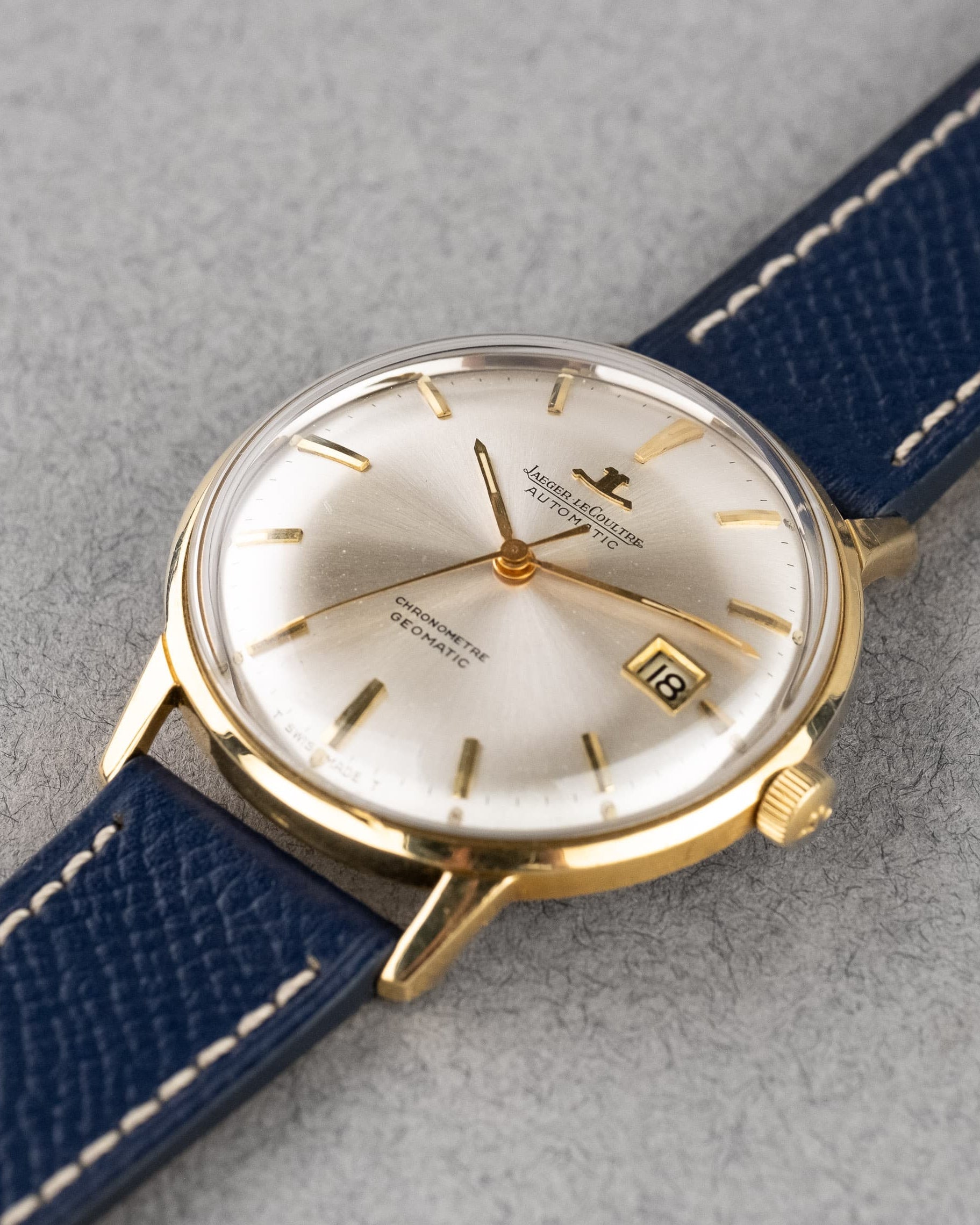 MQGK Rare Jaeger-LeCoultre Geomatic E 398 Full Collector Set en or jaune de 1968 - Three Quarters