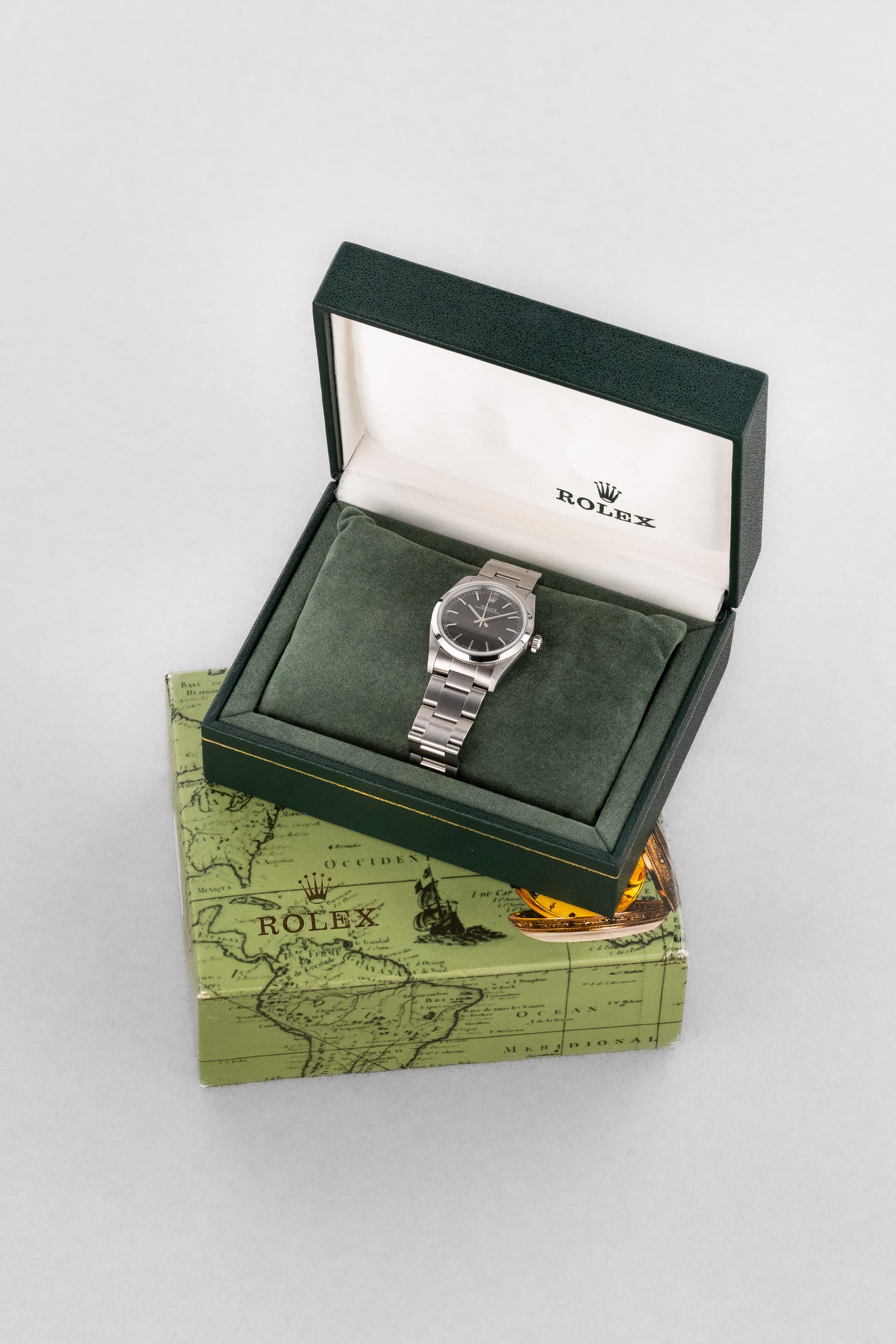 MY8S Rolex Oyster Perpetual 31 réf. 77080 de 2002 – Cadran noir à index bâtons + Full Set - Overview