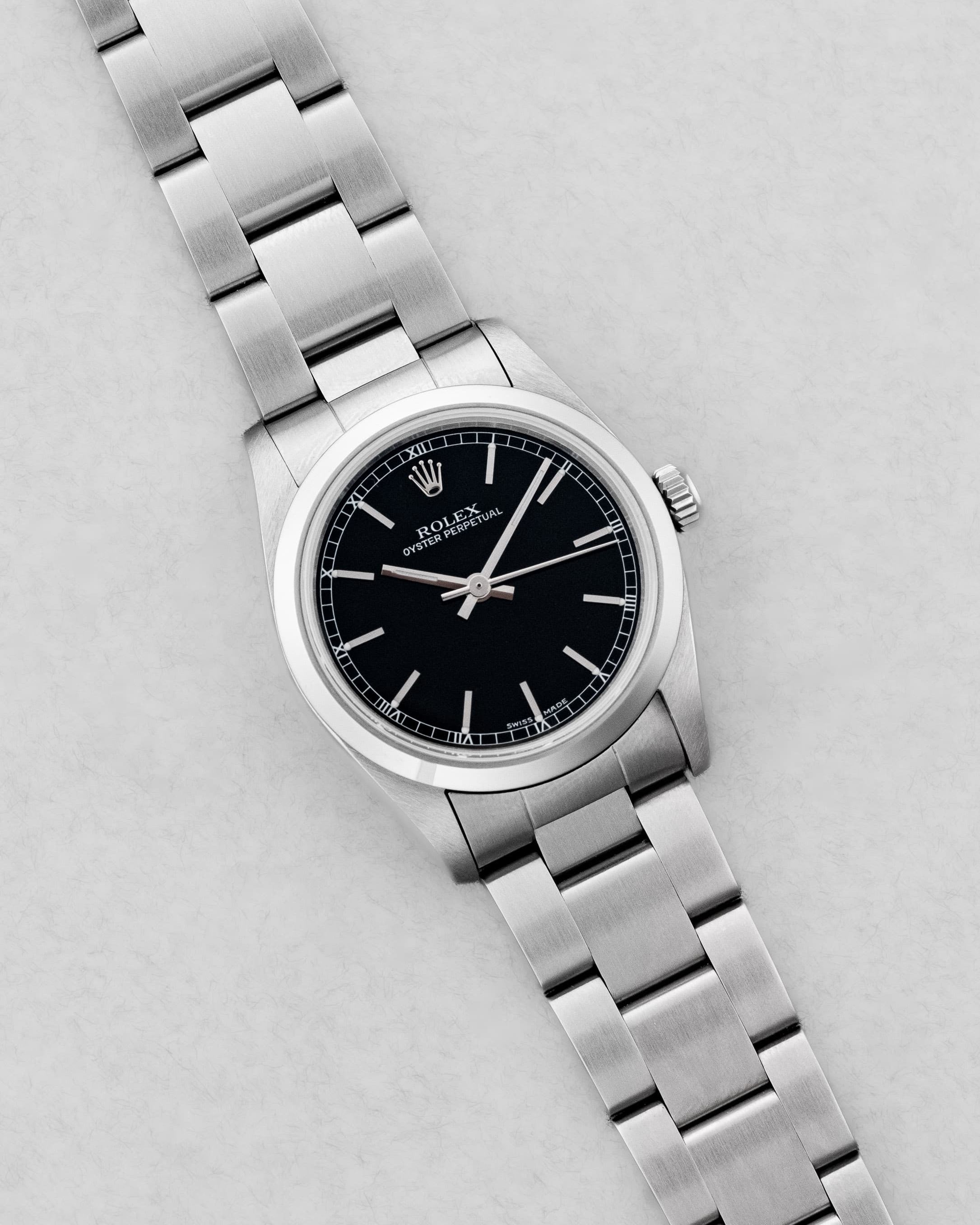 MY8S Rolex Oyster Perpetual 31 réf. 77080 de 2002 – Cadran noir à index bâtons + Full Set - Three Quarters