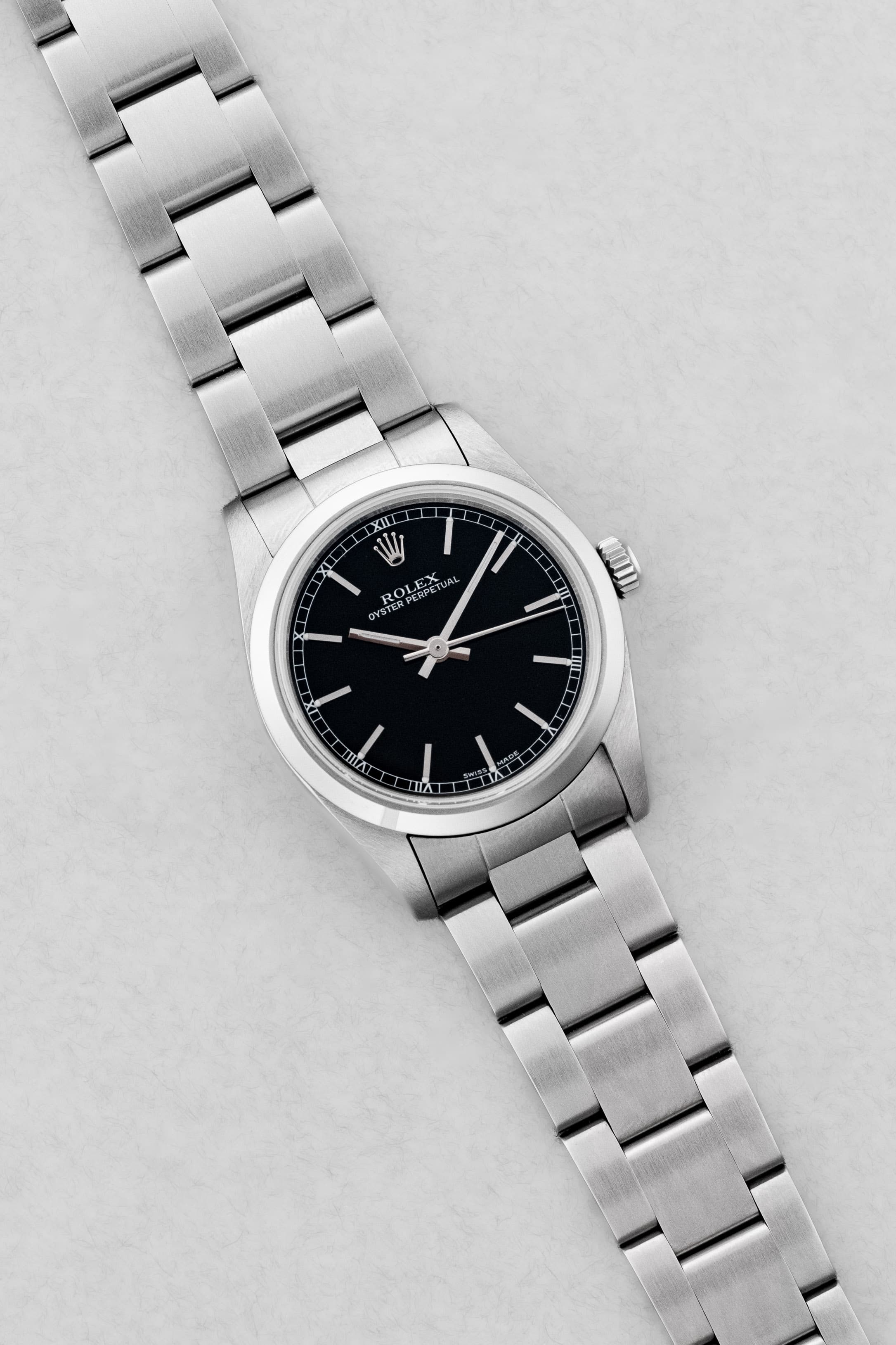 MY8S Rolex Oyster Perpetual 31 réf. 77080 de 2002 – Cadran noir à index bâtons + Full Set - Three Quarters