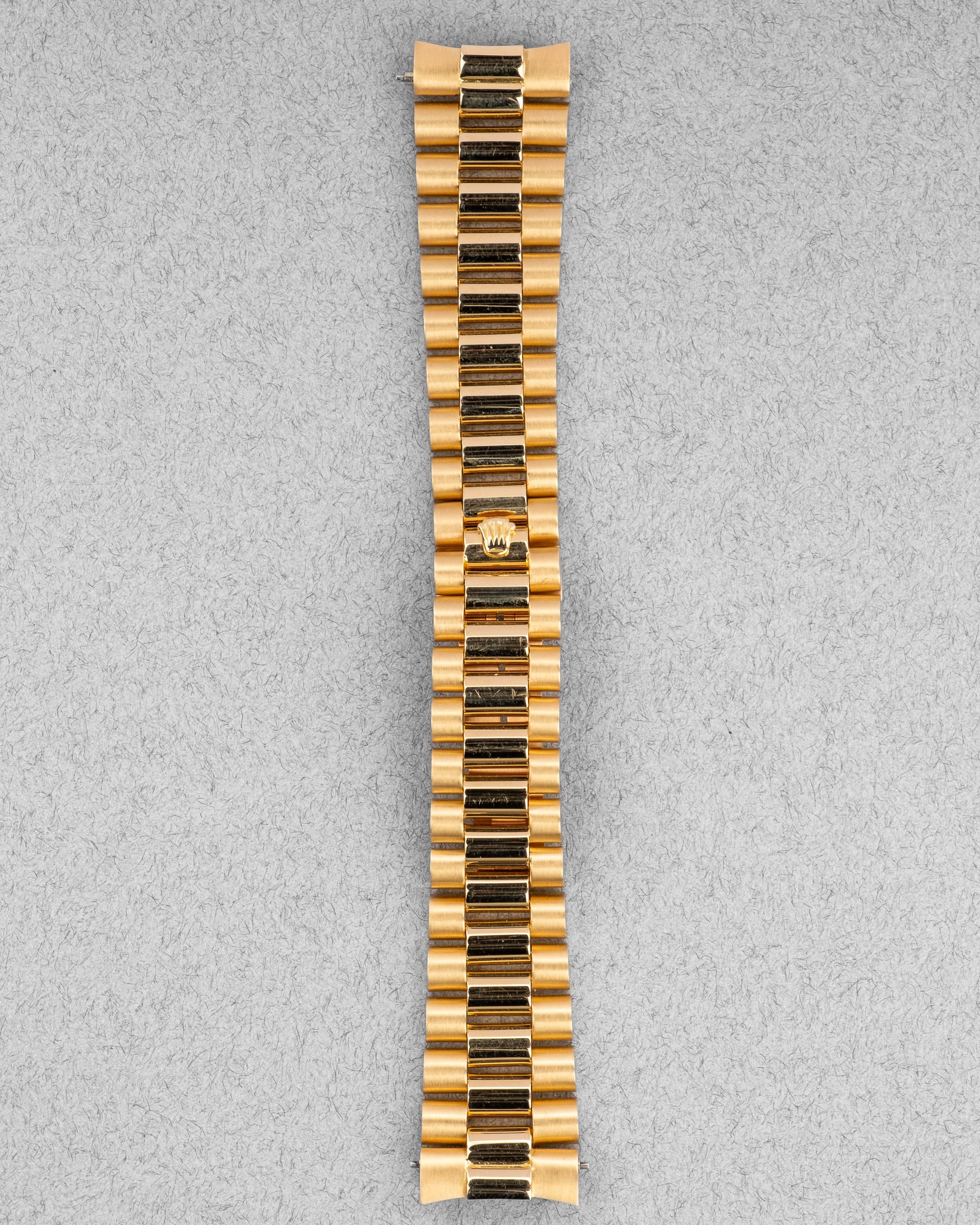 N1CH Superbe et Rare Rolex Day-Date 1803 « Red Quarters » de 1970 - Bracelet Front