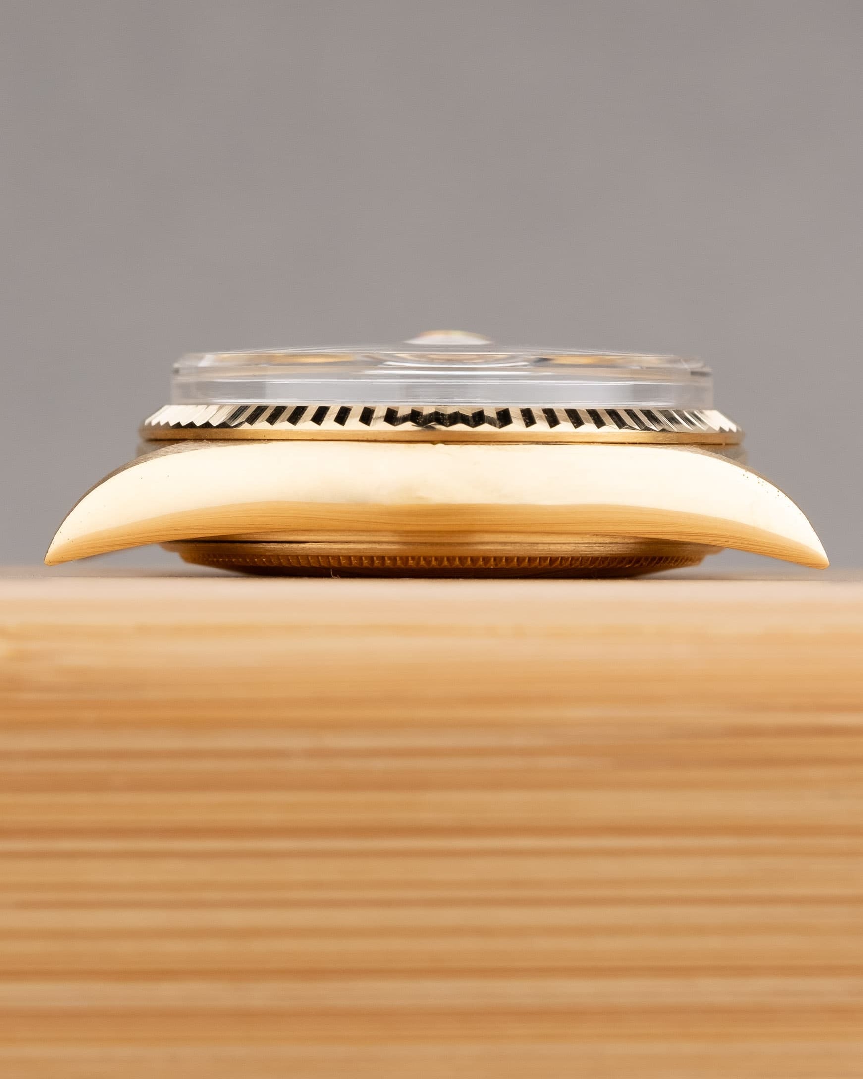 N1CH Superbe et Rare Rolex Day-Date 1803 « Red Quarters » de 1970 - Left side