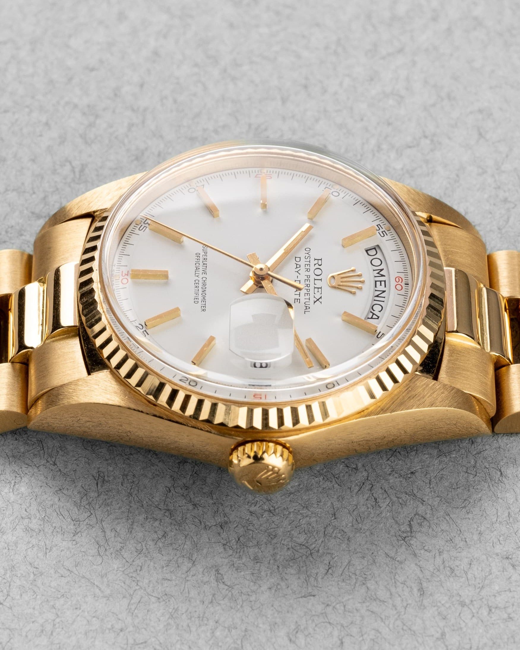 N1CH Superbe et Rare Rolex Day-Date 1803 « Red Quarters » de 1970 - Right side