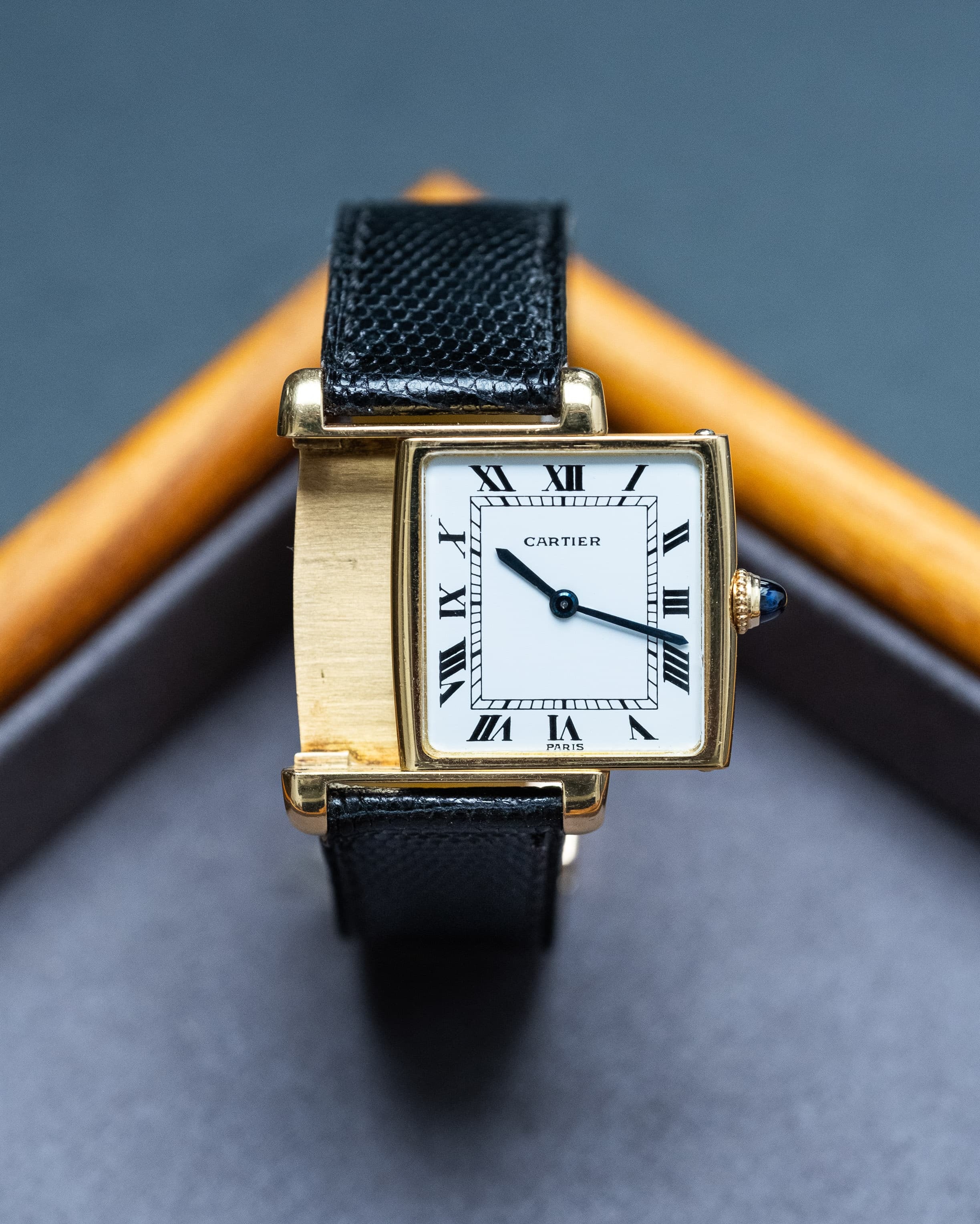 N57U Rare Cartier Tank Réversible/Reverso Grande Taille en or jaune - Feature
