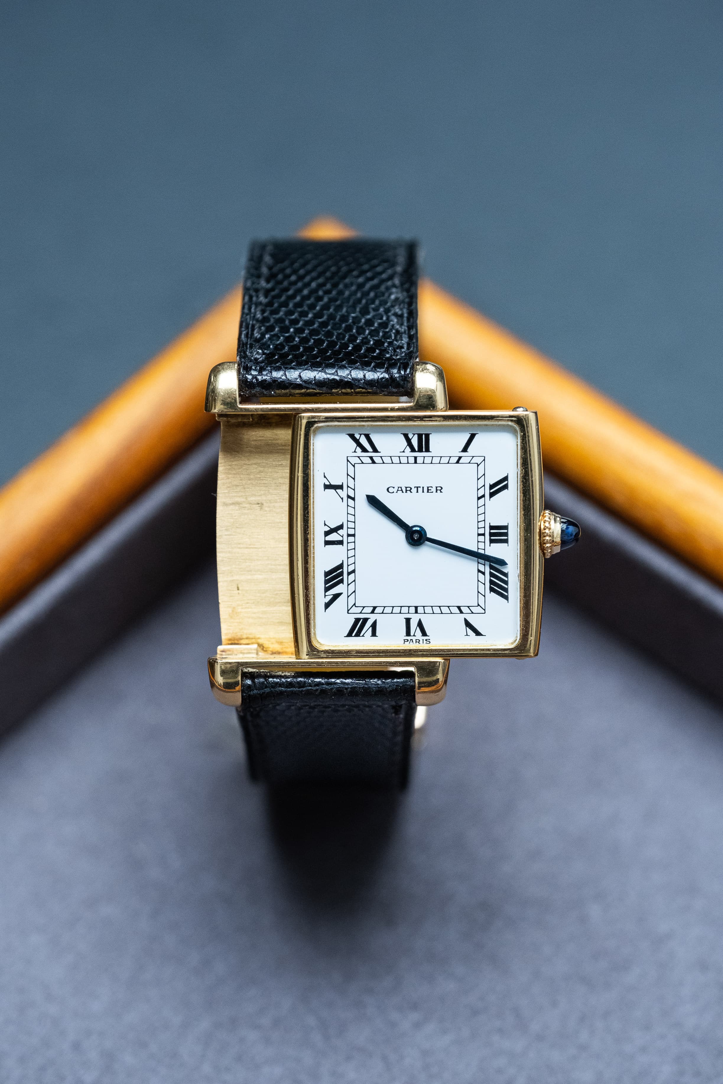 N57U Rare Cartier Tank Réversible/Reverso Grande Taille en or jaune - Feature