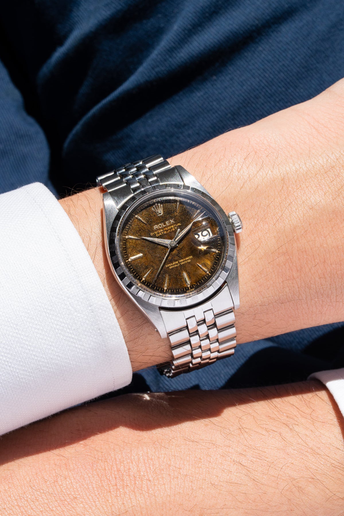 NA1Z Rolex Datejust ref. 6605 스틸, 1959년 – 경이로운 「Tropical」 다이얼 - 손목 착용