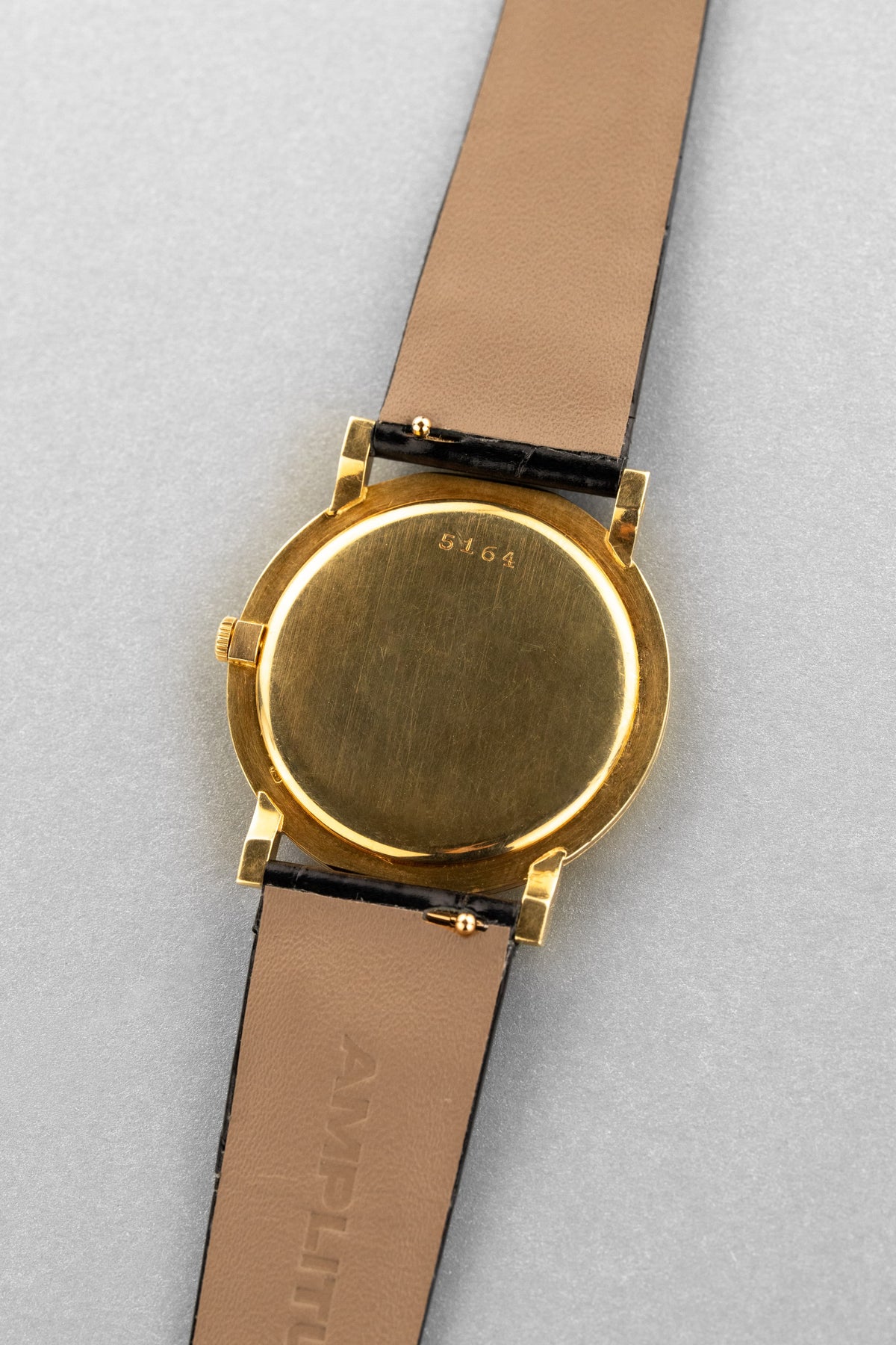 NHMP Audemars Piguet「Calatrava」Extra-Plate 型號 5043 黃金腕錶,circa 1955——從未拋光 - 背面