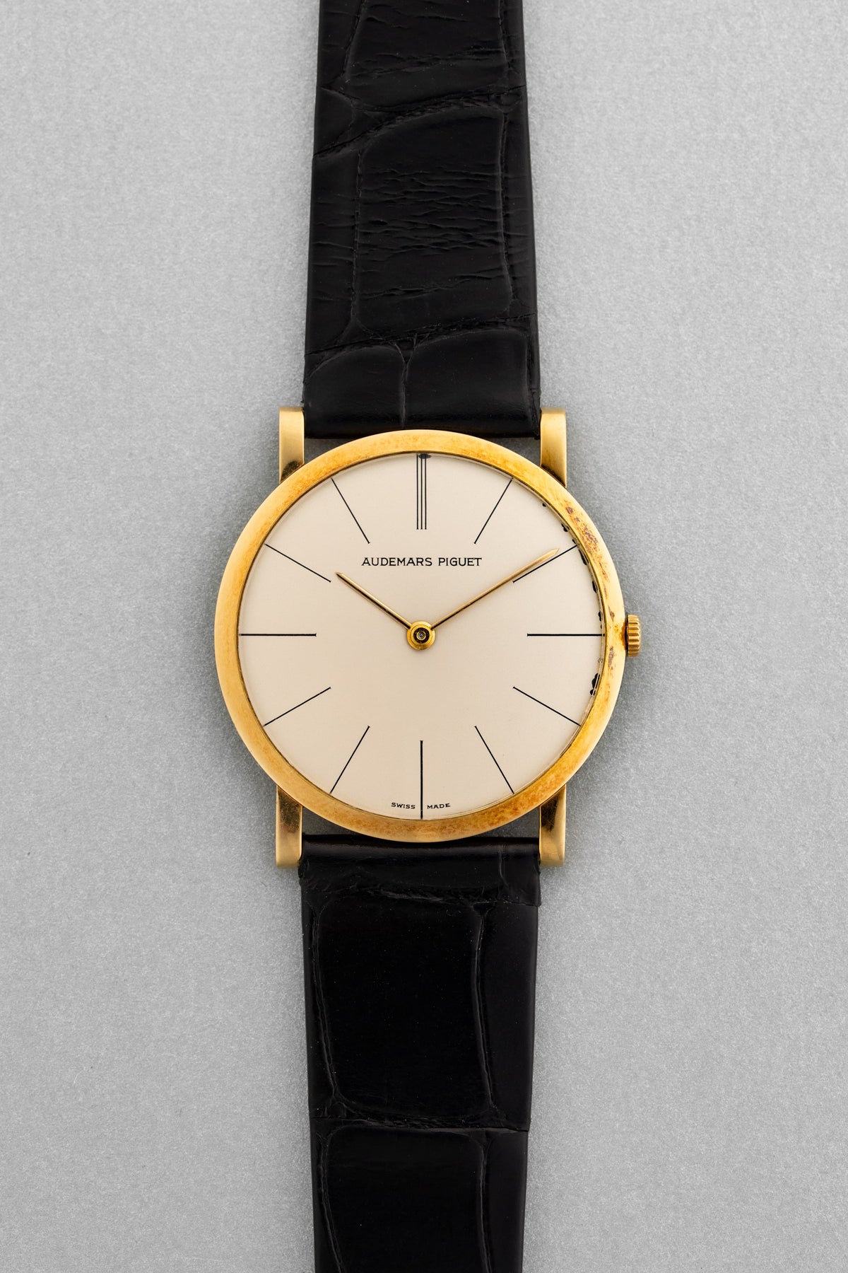 NHMP Audemars Piguet「Calatrava」Extra-Plate 型號 5043 黃金腕錶,circa 1955——從未拋光 - 正面