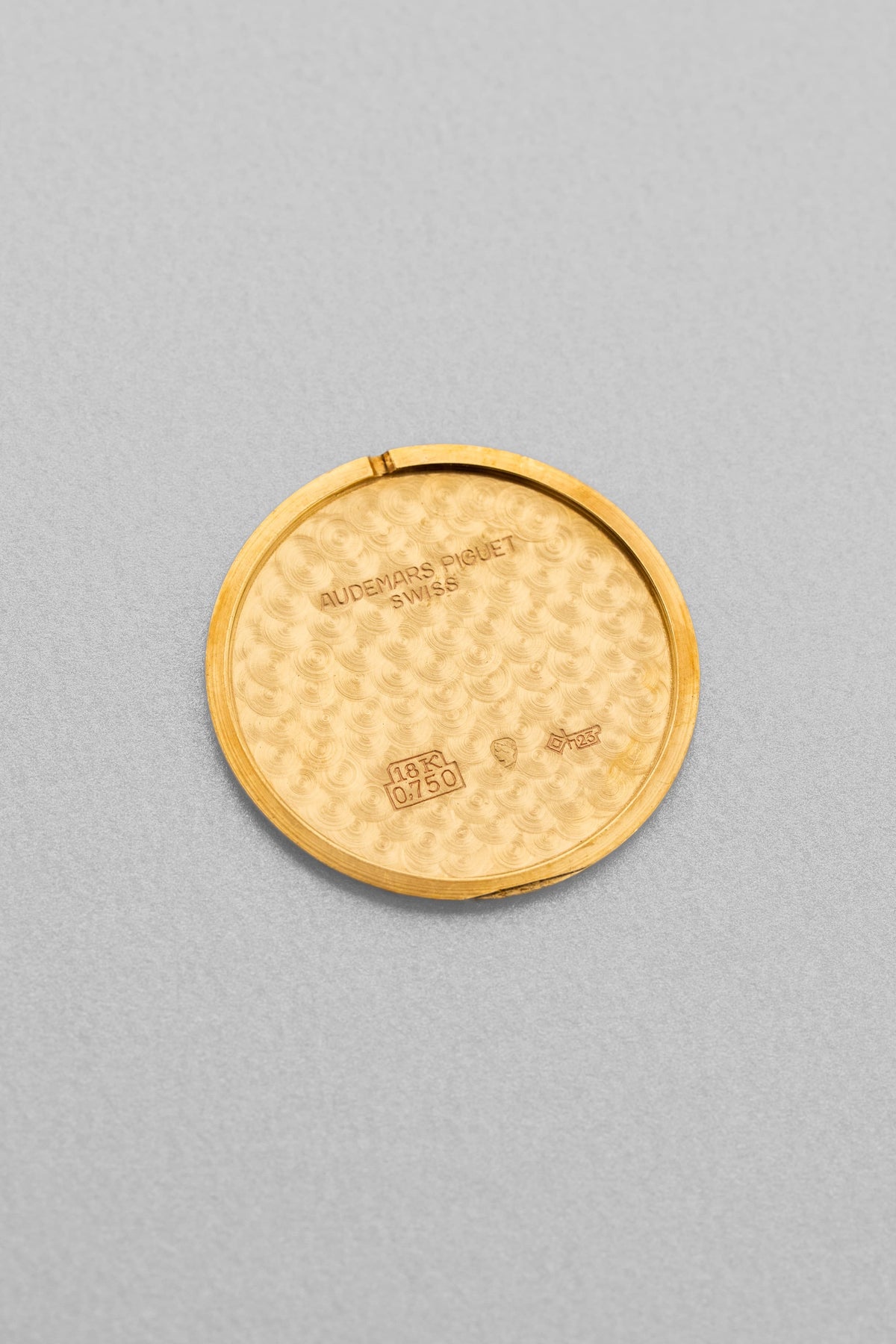 NHMP Audemars Piguet「Calatrava」Extra-Plate 型號 5043 黃金腕錶,circa 1955——從未拋光 - 錶背內側