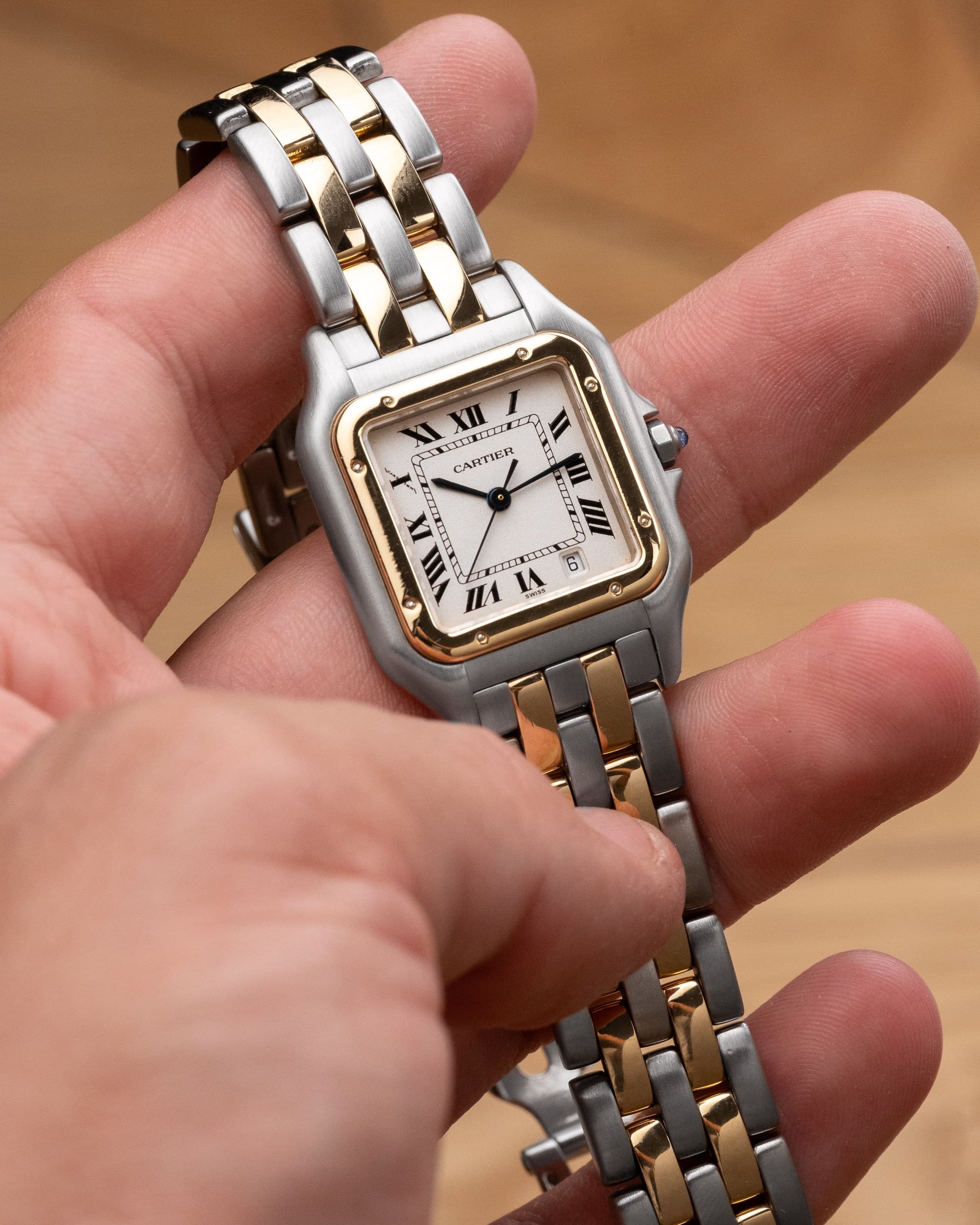 P8EY Cartier Panthère « Medium 2 rangs », réf. 110000R, en or jaune et acier, circa 1995 - Feature