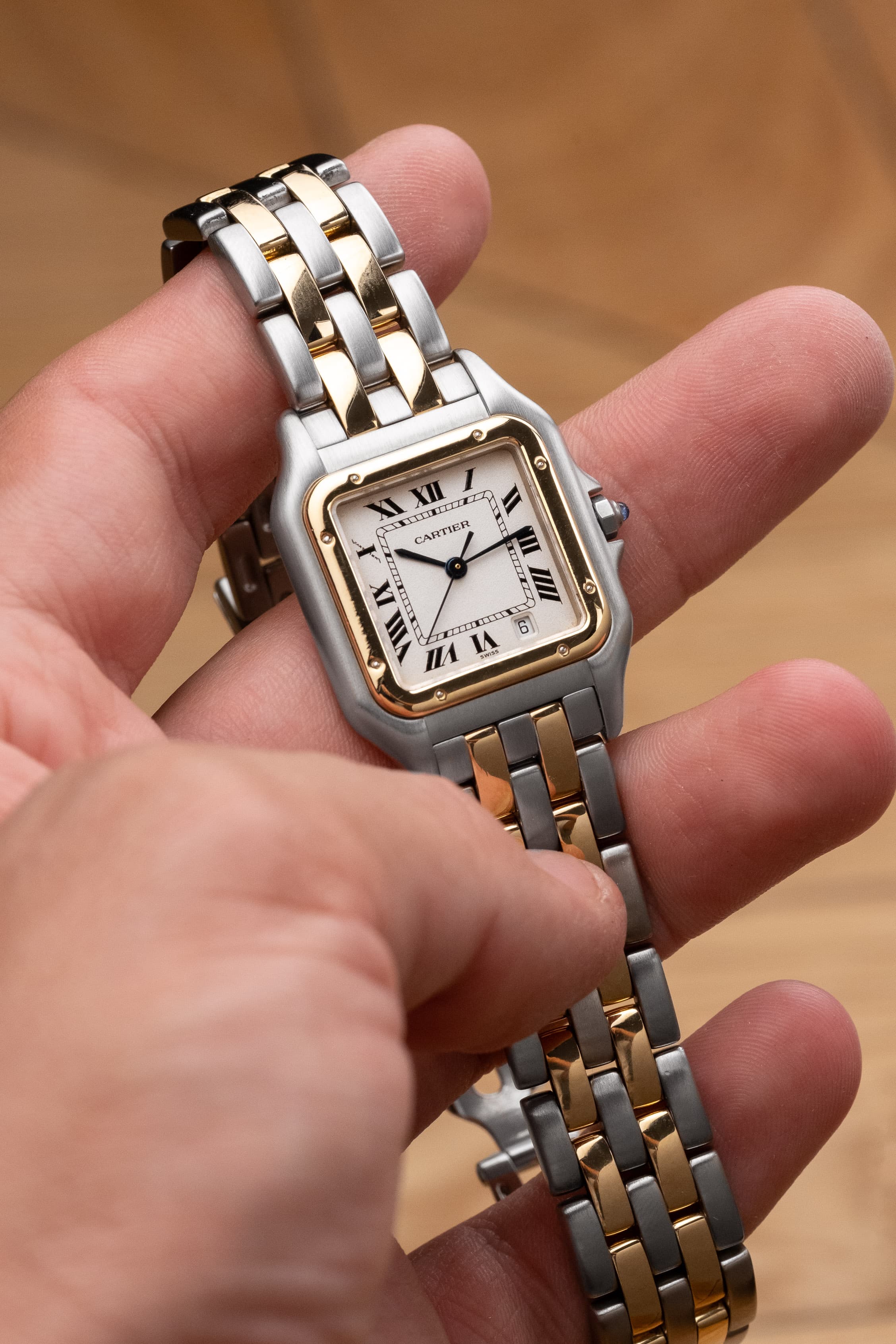 P8EY Cartier Panthère « Medium 2 rangs », réf. 110000R, en or jaune et acier, circa 1995 - Feature