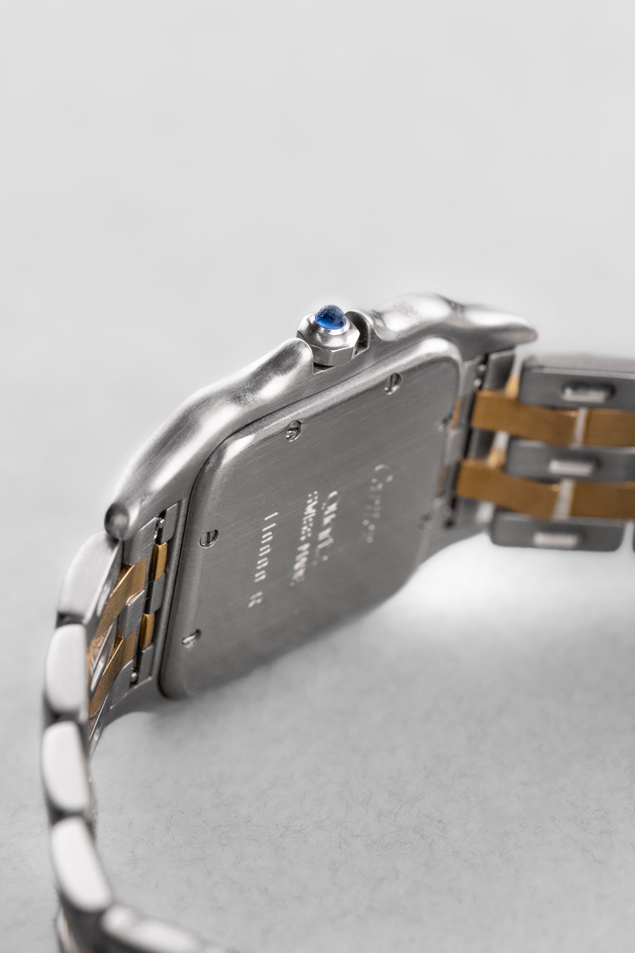 P8EY Cartier Panthère « Medium 2 rangs », réf. 110000R, en or jaune et acier, circa 1995 - Right side