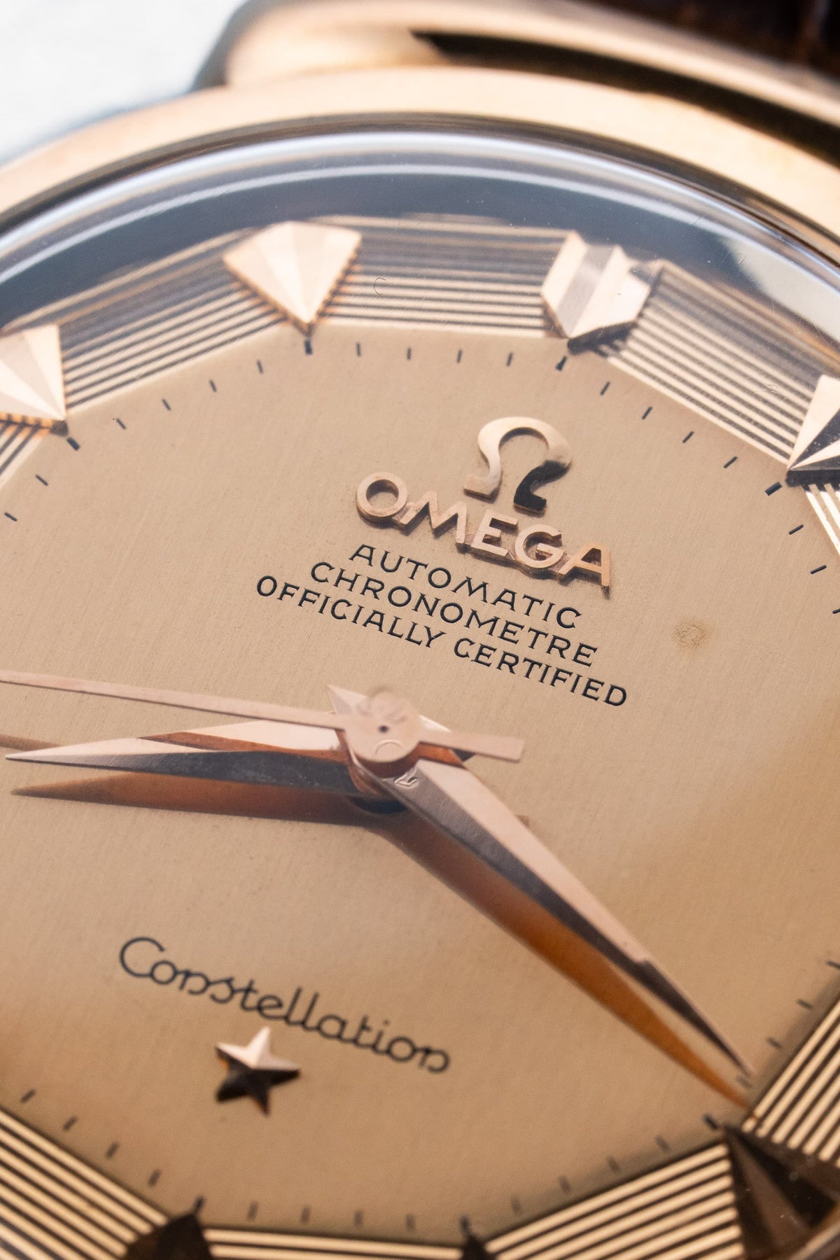 PKNA Superb and Rare Omega Constellation Grand Luxe Ref. 2930 SC in Rose Gold, circa 1956 - Dial