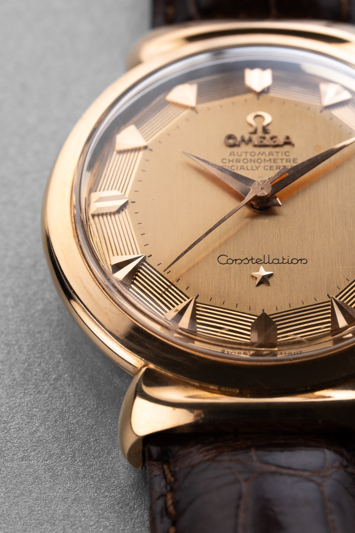 PKNA Superb and Rare Omega Constellation Grand Luxe Ref. 2930 SC in Rose Gold, circa 1956 - Feature