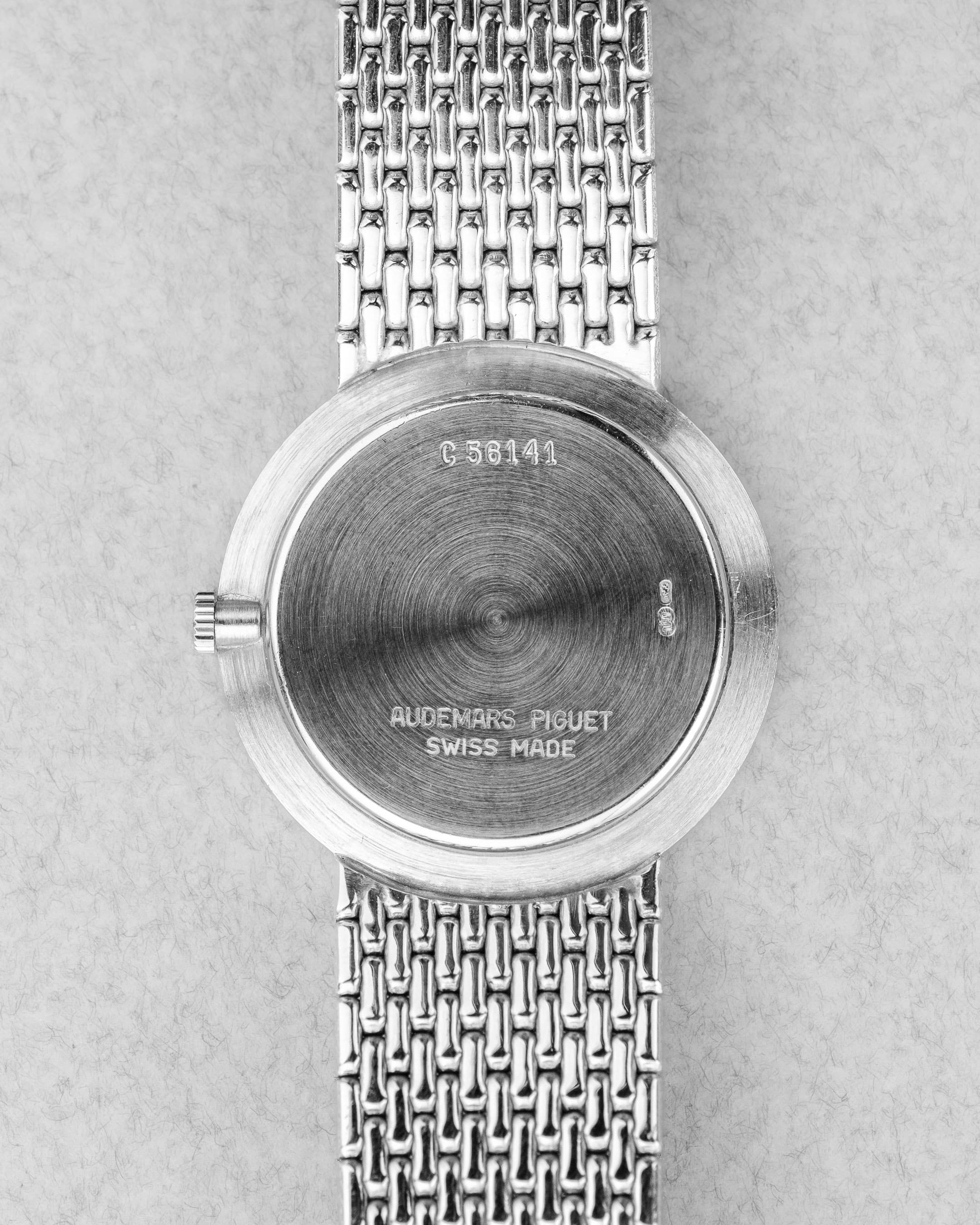 PPRQ-Ql Superbe Audemars Piguet « Diamants et Saphirs » en or blanc à bracelet intégré, circa 1989 - Back