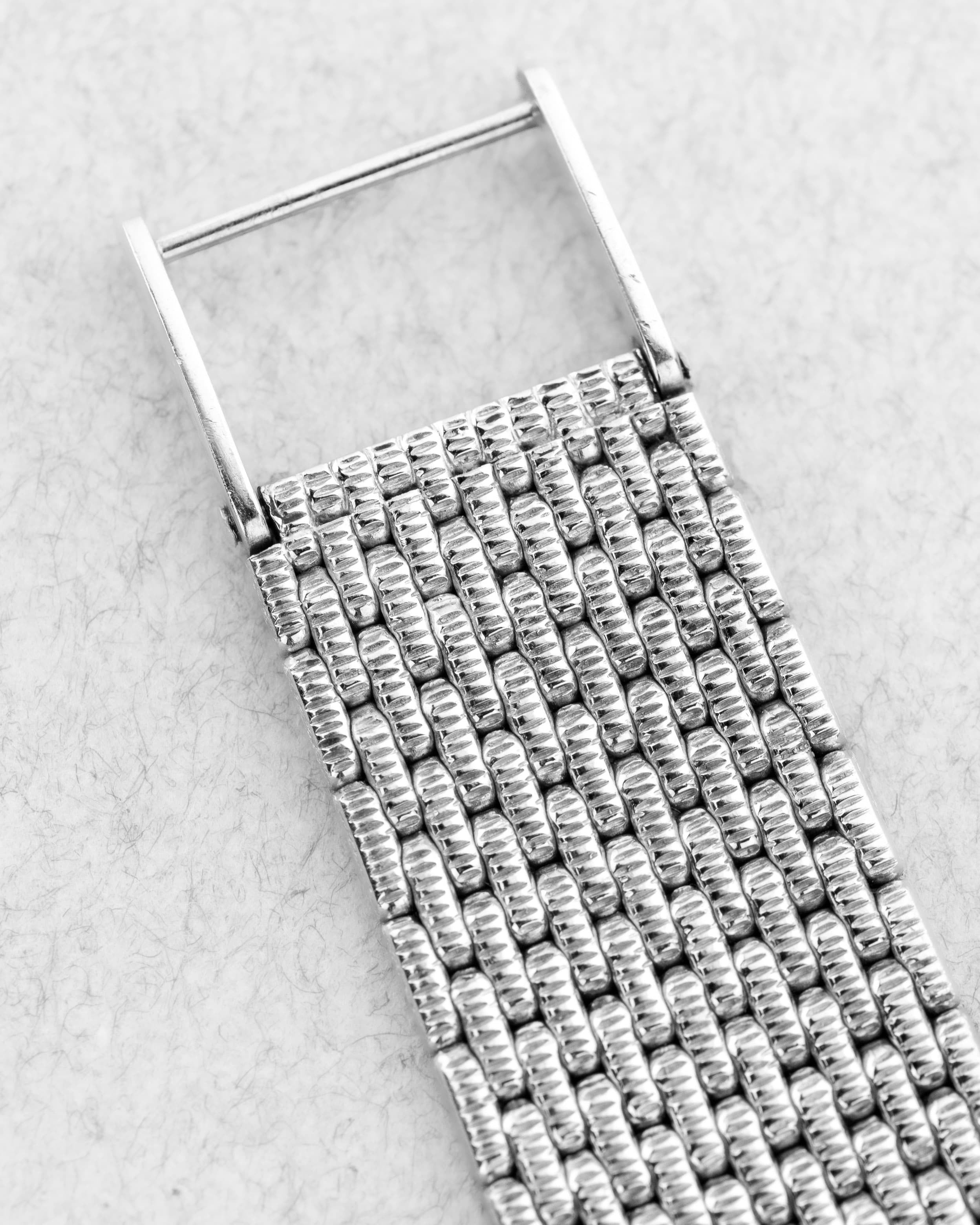 PPRQ-il Superbe Audemars Piguet « Diamants et Saphirs » en or blanc à bracelet intégré, circa 1989 - Feature