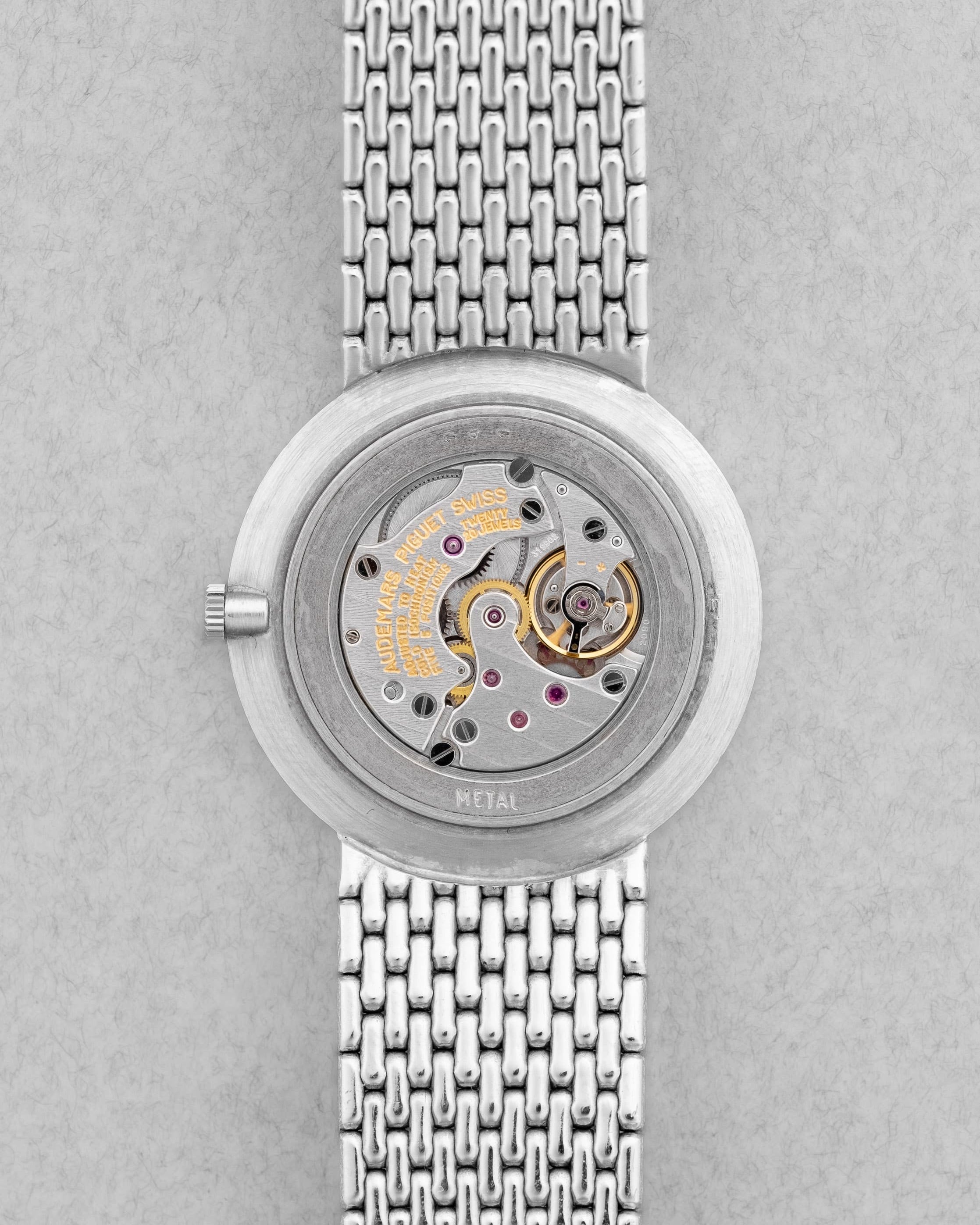 PPRQ-pl Superbe Audemars Piguet « Diamants et Saphirs » en or blanc à bracelet intégré, circa 1989 - Movement