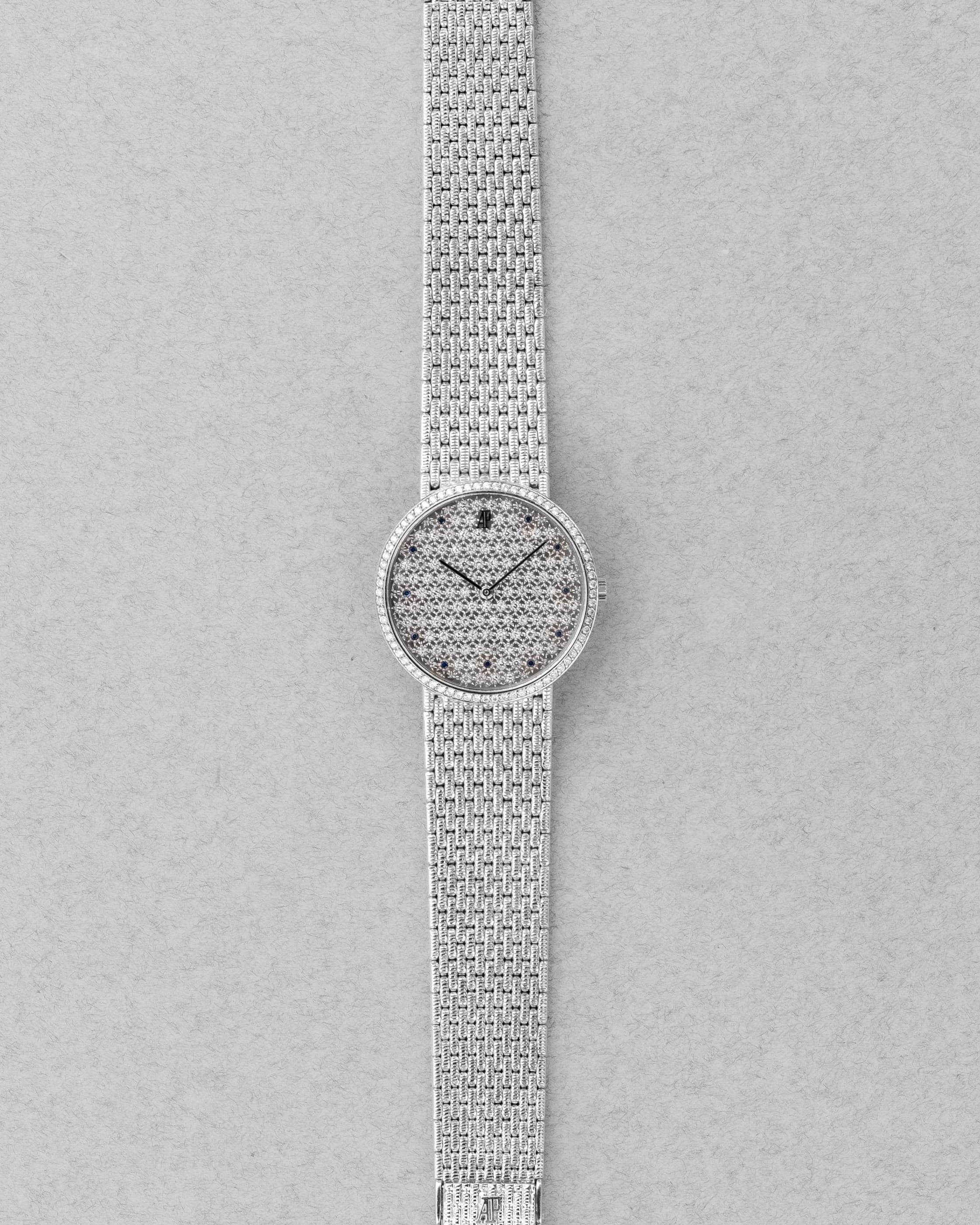 PPRQ-yc Superbe Audemars Piguet « Diamants et Saphirs » en or blanc à bracelet intégré, circa 1989 - Overview