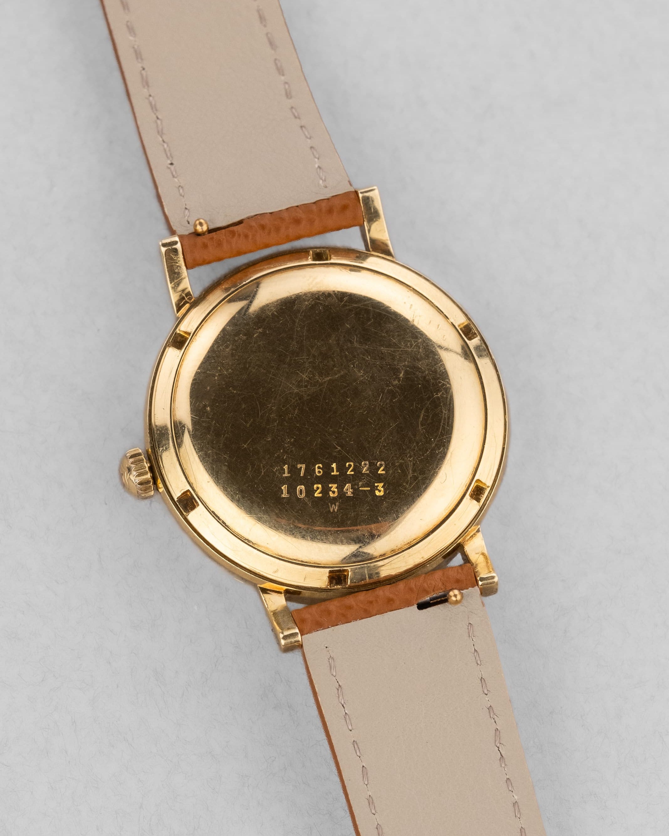 PRUL Superbe Universal Genève Polerouter De Luxe « Caramel Tropical » en or jaune, réf. 10234-3, circa 1955 - Back