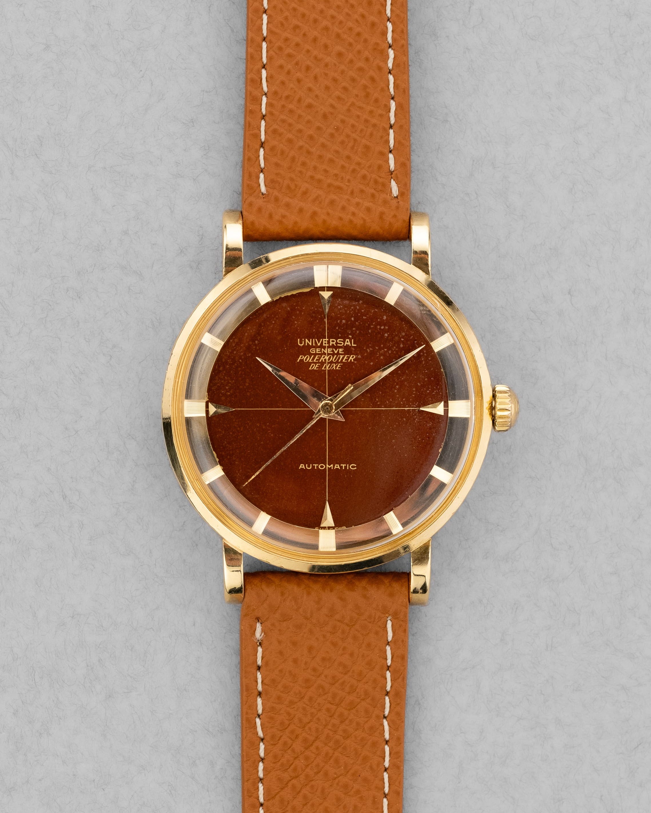 PRUL Superbe Universal Genève Polerouter De Luxe « Caramel Tropical » en or jaune, réf. 10234-3, circa 1955 - Front